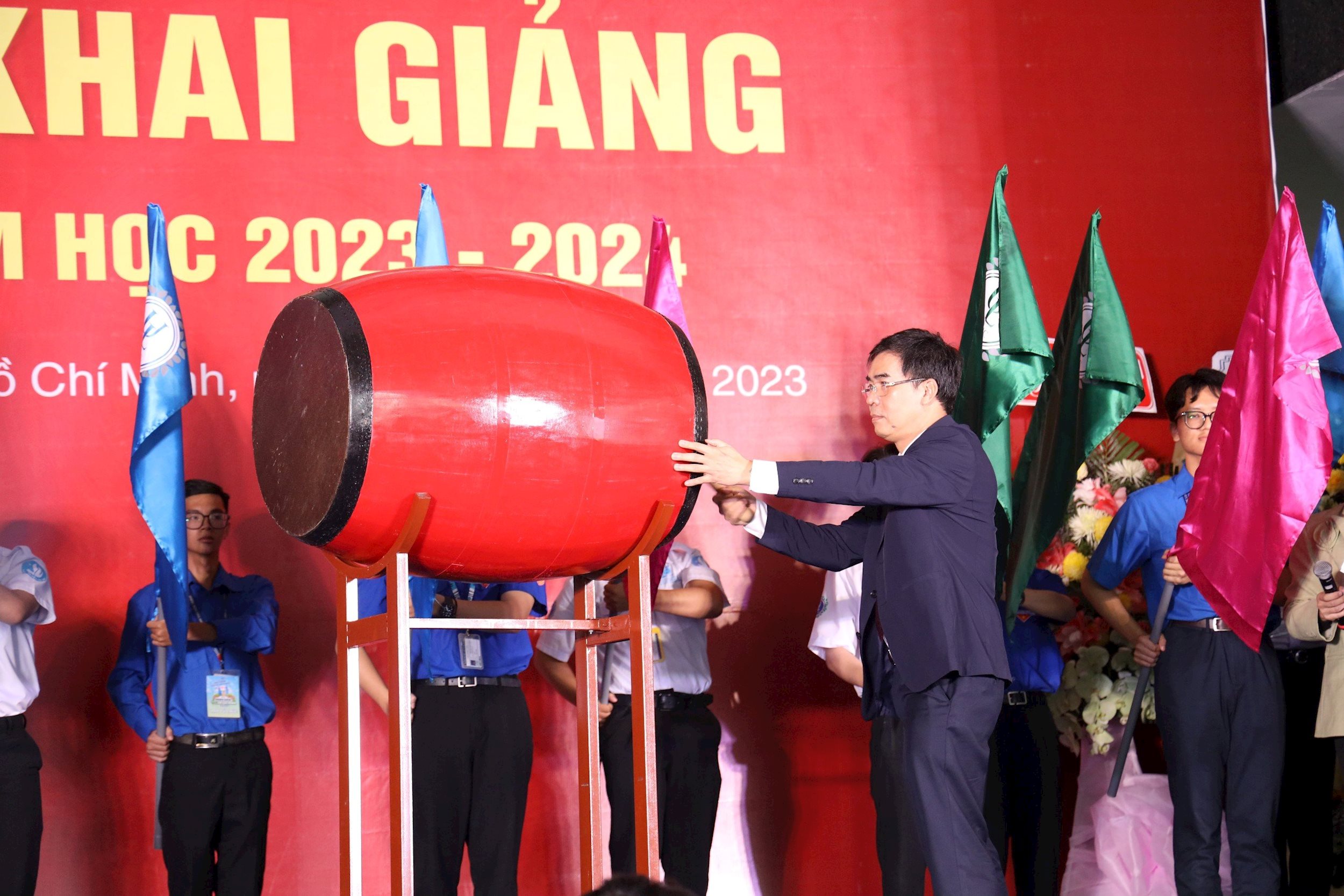 ts-le-truong-son-ht-dh-luat-tphcm.jpg