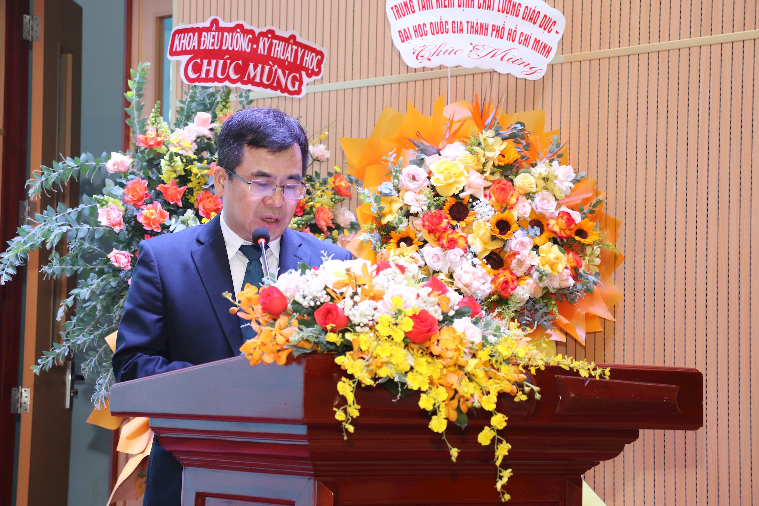 pgs.ts.-ngo-quoc-dat-pho-hieu-truong-phu-trach-truong-dai-hoc-y-duoc-tp.hcm-phat-bieu-tai-buoi-le.jpg