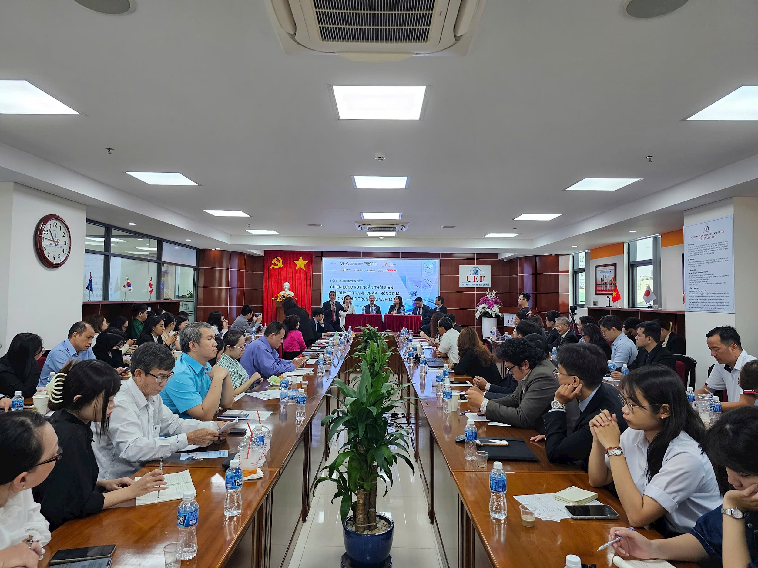 toan-canh-hoi-thao-1.jpg