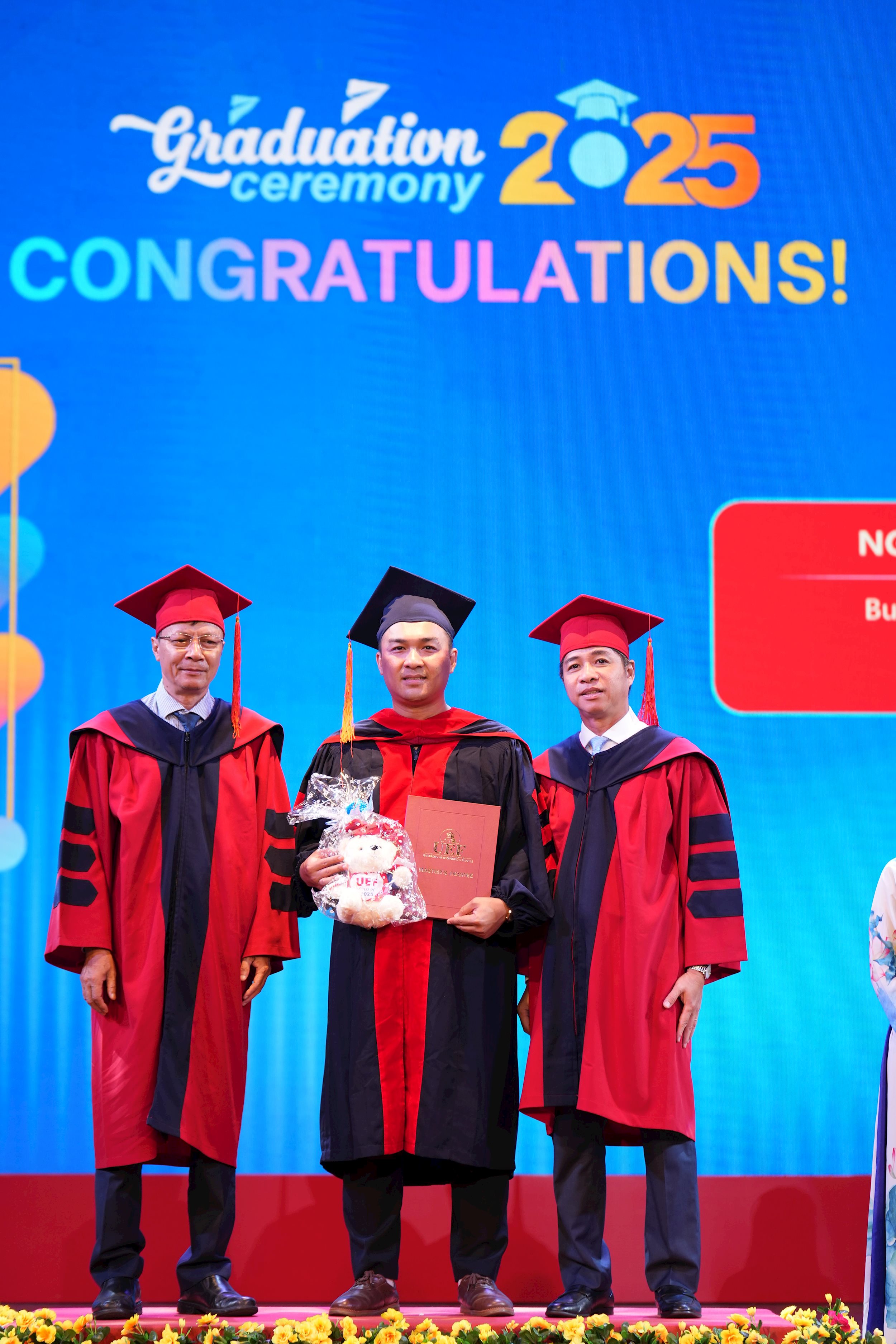 trao-bang-tot-nghiep-thac-si.jpg