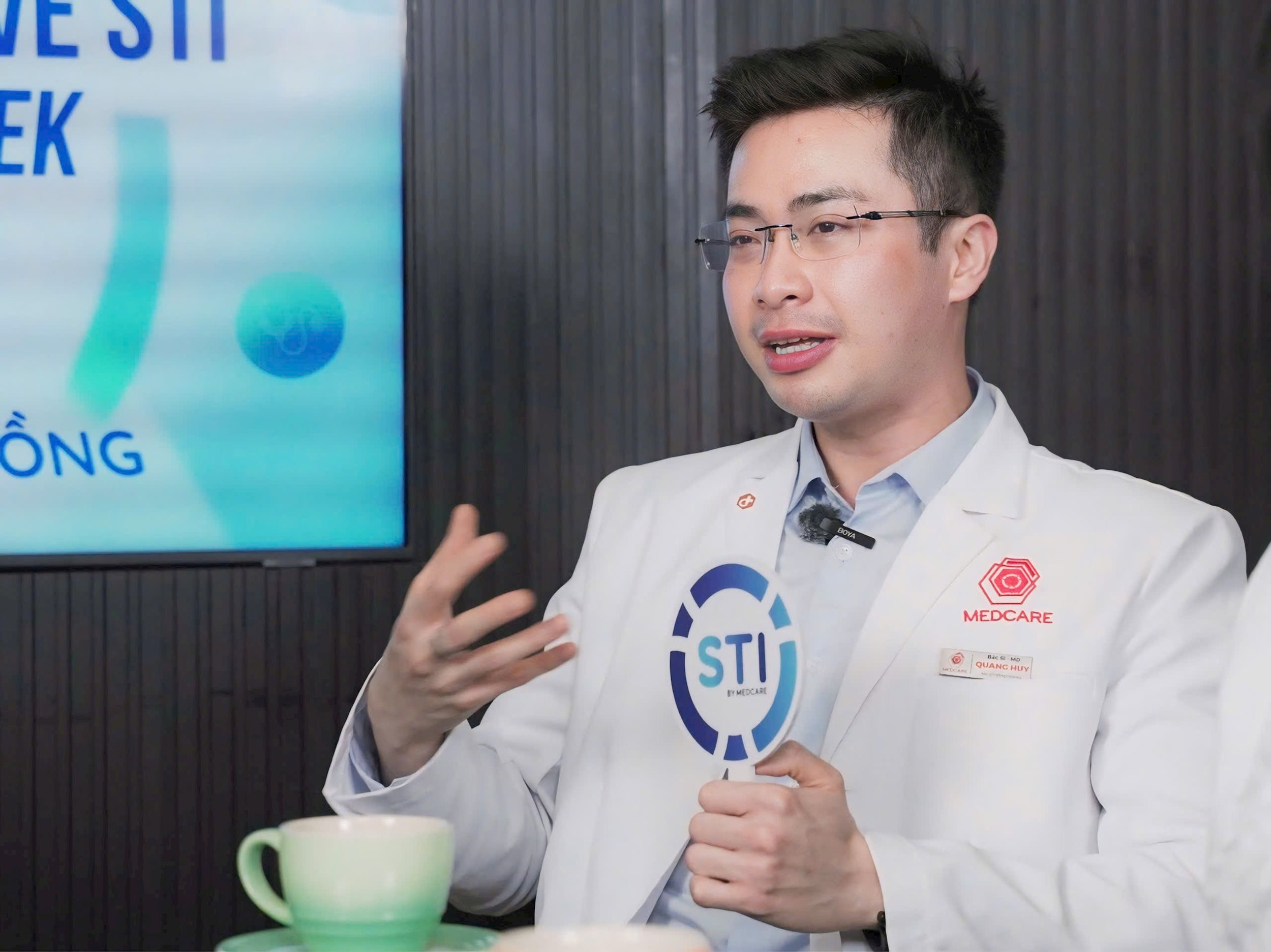 1.-bac-si-nguyen-xuan-quang-huy-chia-se-nhieu-thong-tin-bo-ich-ve-cac-benh-ly-lay-qua-duong-tinh-duc-giup-cong-dong-tiep-can-de-dang-hon-voi-kien-thuc-ve-suc-khoe-tinh-duc.jpg
