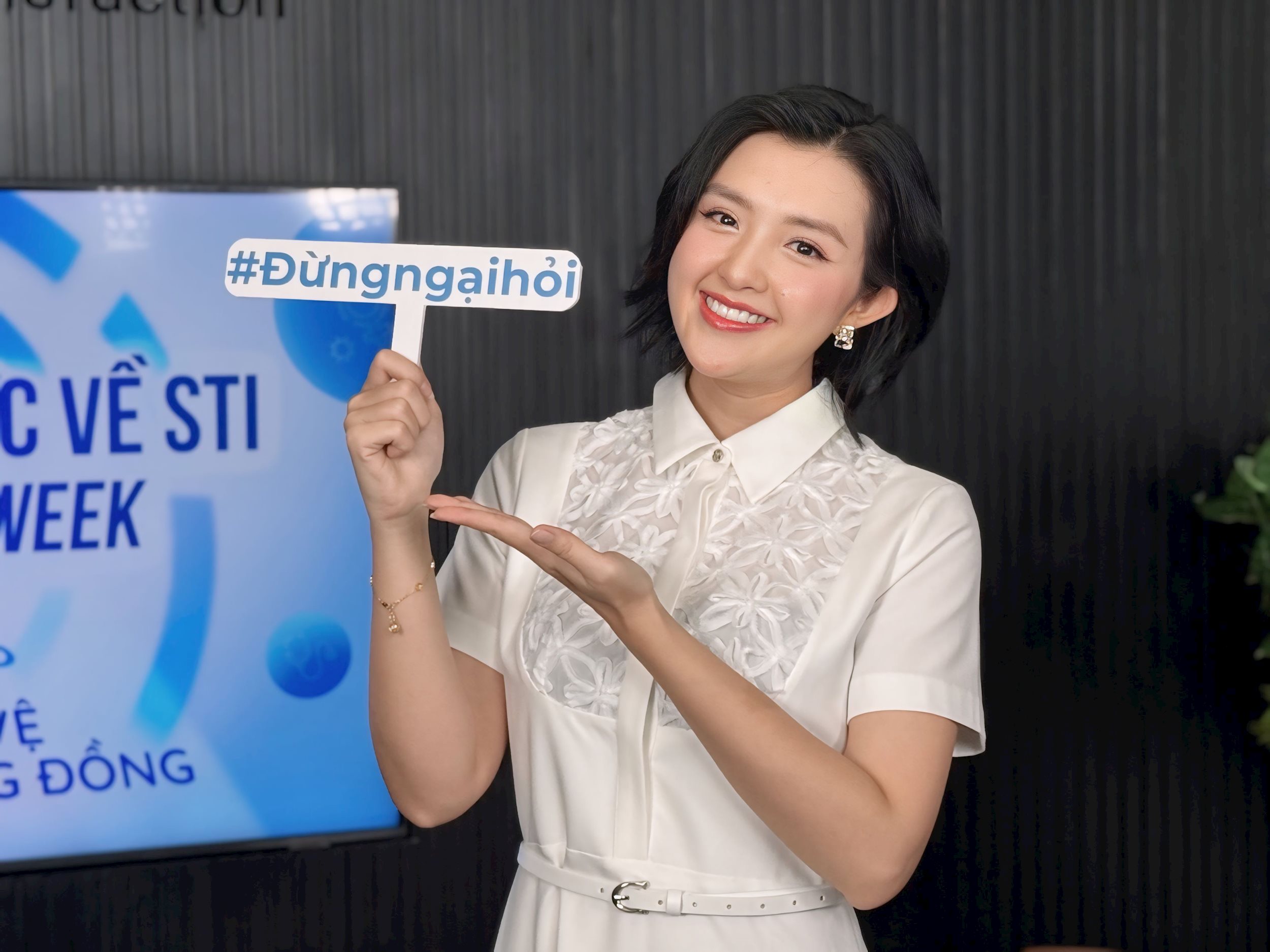 6.-nguoi-dep-mc-quan-han-tro-thanh-dai-su-truyen-thong-cua-tuan-le-nhan-thuc-ve-cac-benh-lay-truyen-qua-duong-tinh-duc-sexually-transmitted-infections-sti-.jpg