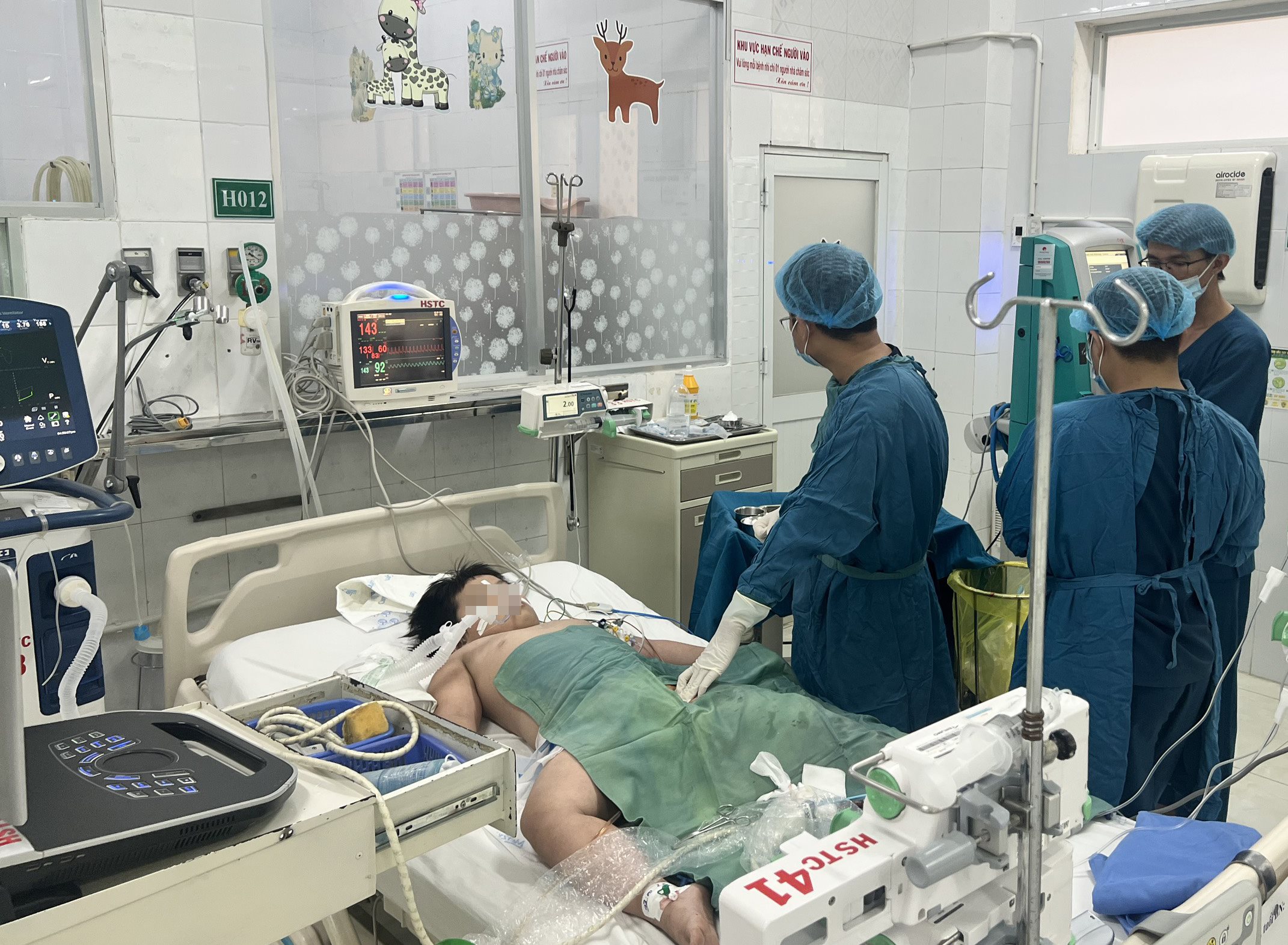 benh-nhi-ngo-doc-dang-dieu-tri-tai-bv-nhi-dong-dong-nai.jpg