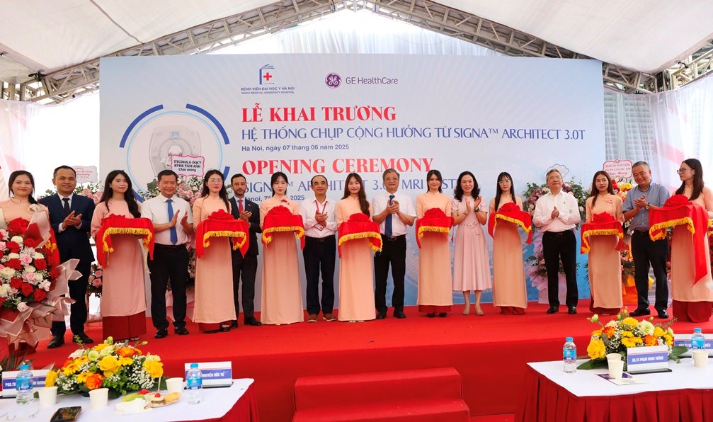 le-cat-bang-ra-mat-he-thong-chup-cong-huong-tu-signa-architect-3.0t-1-.jpeg