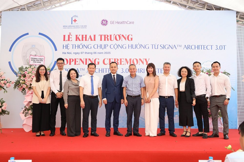 le-khai-truong-he-thong-chup-cong-huong-tu-signa-architect-3.0t.jpg