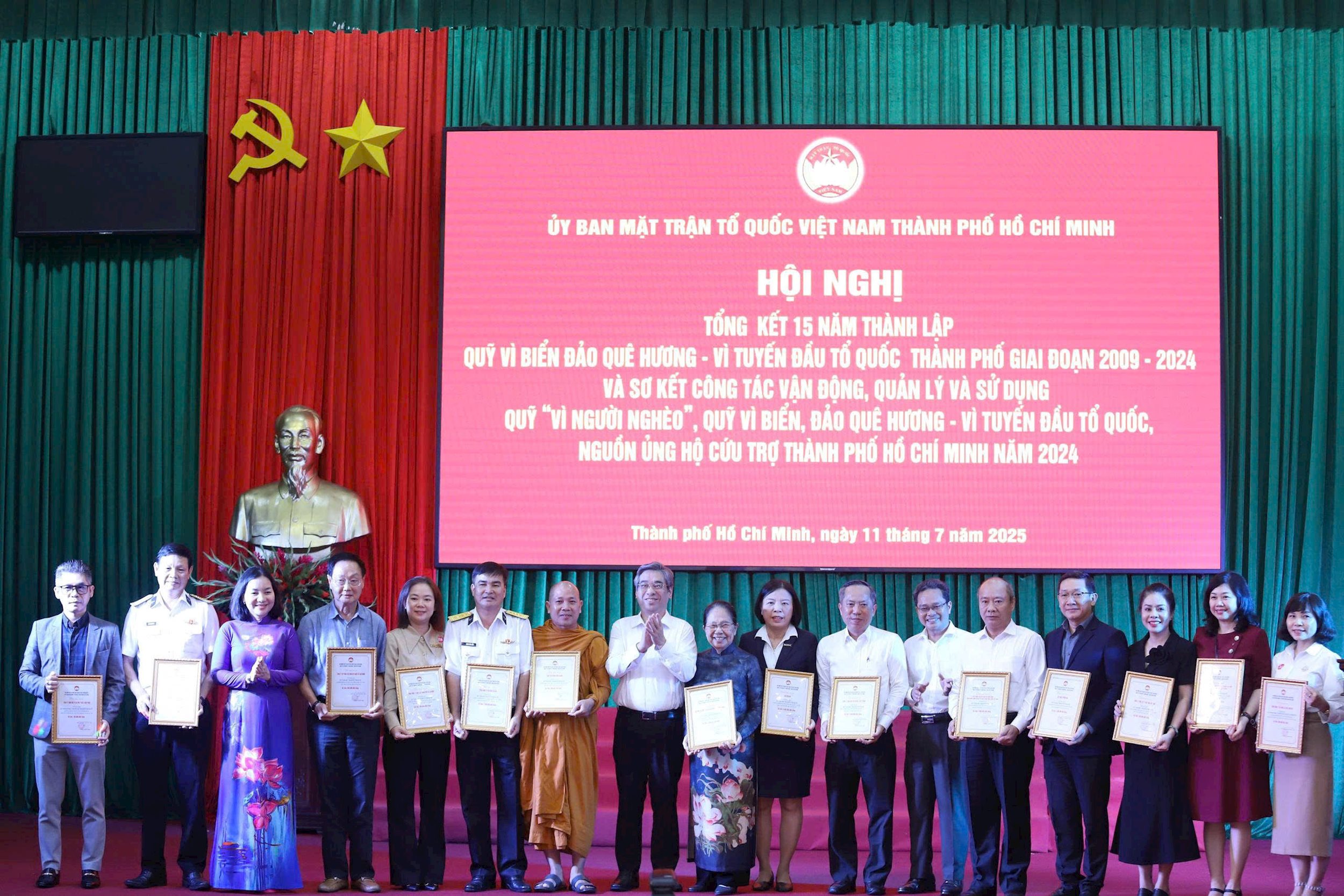tiep-nhan-ung-ho-cua-to-chuc.jpg