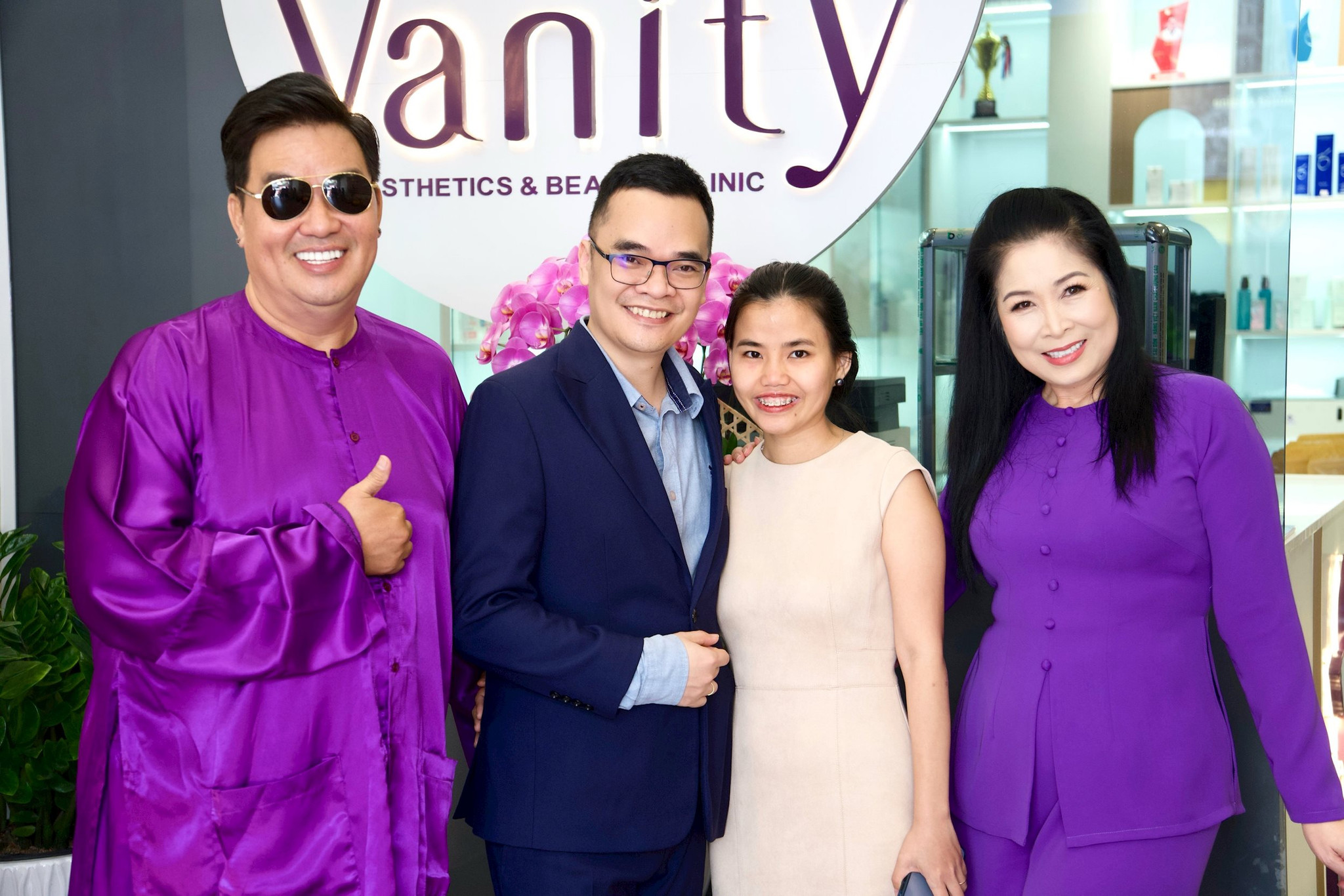 vanity-725-3.jpg
