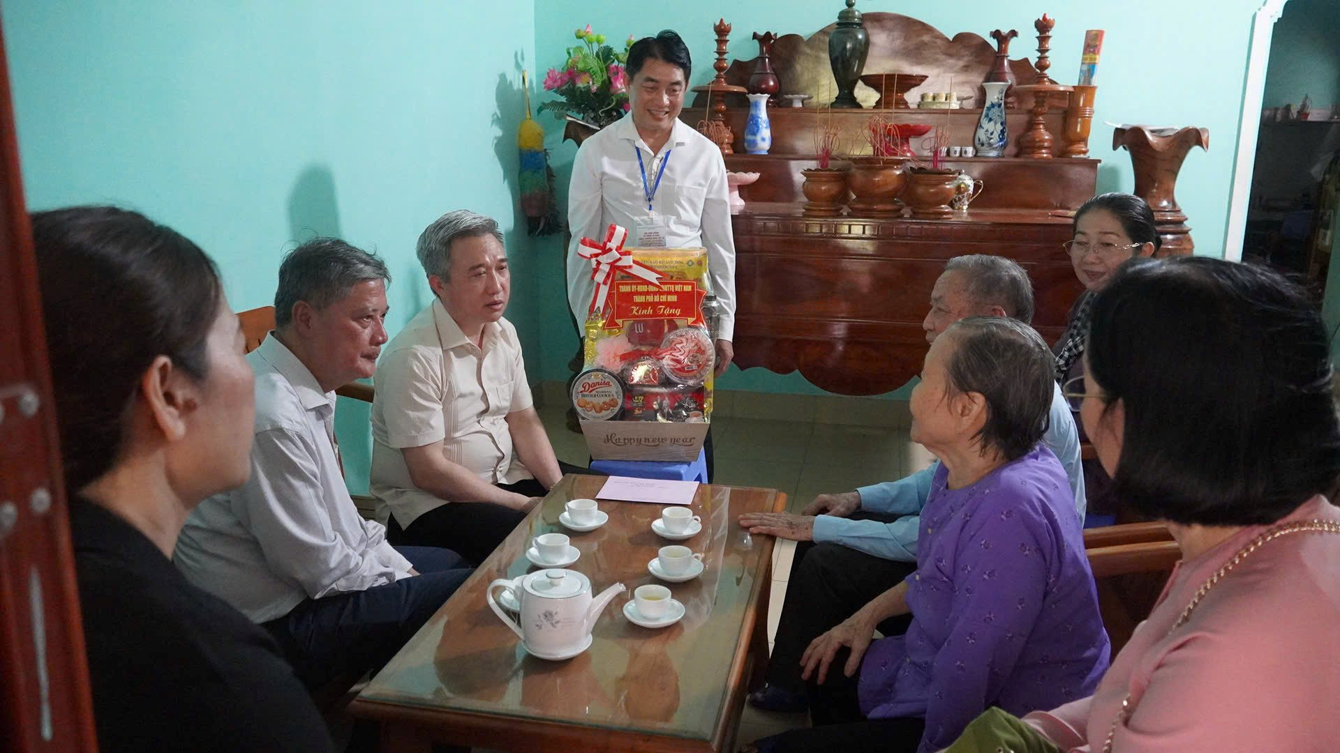 pho-bi-thu-thanh-uy-tp.hcm-dang-minh-thong-tham-gia-dinh-chinh-sach-o-dac-khu-con-dao-.jpg