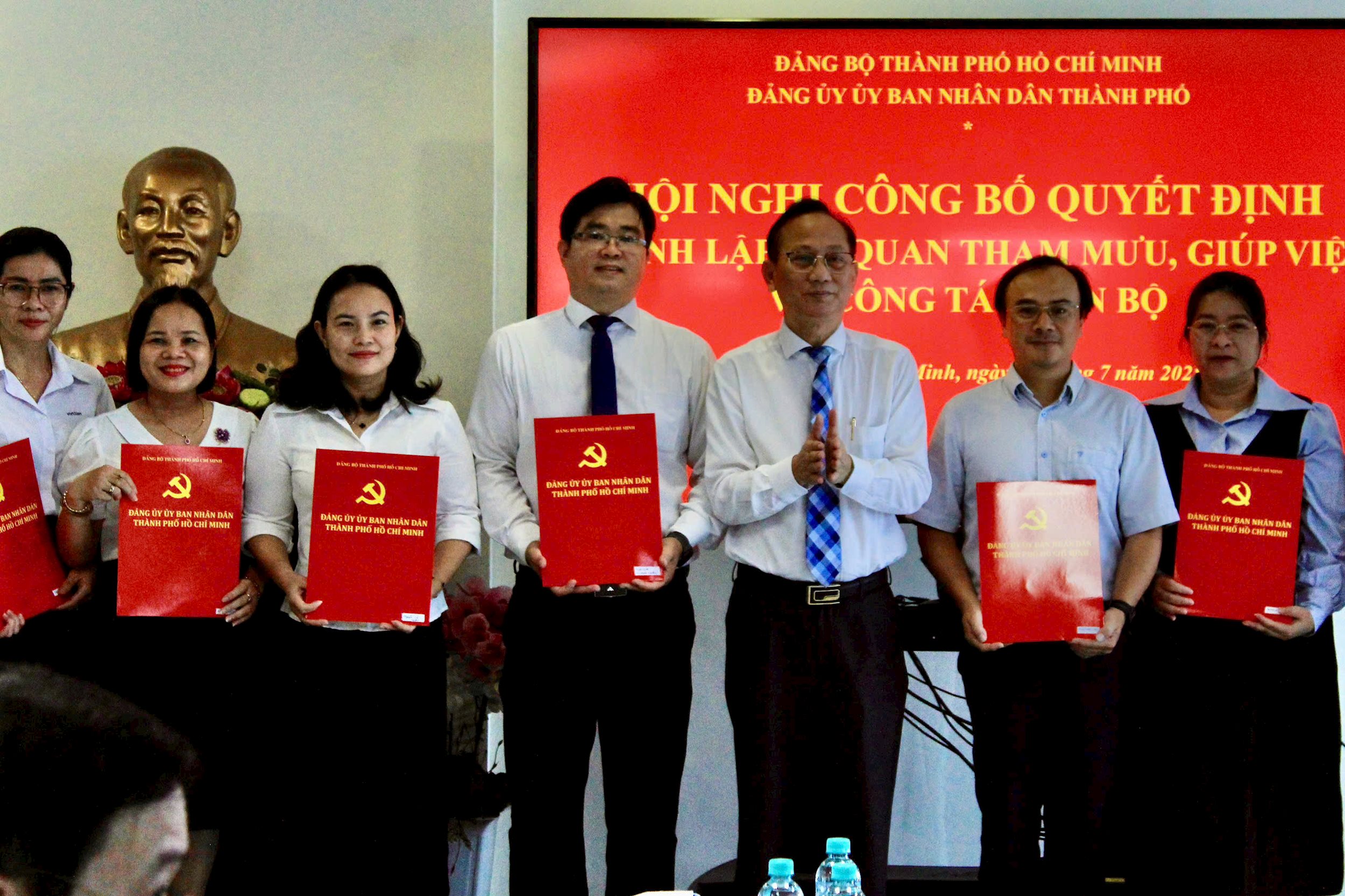 trao-quyet-dinh-5.jpg