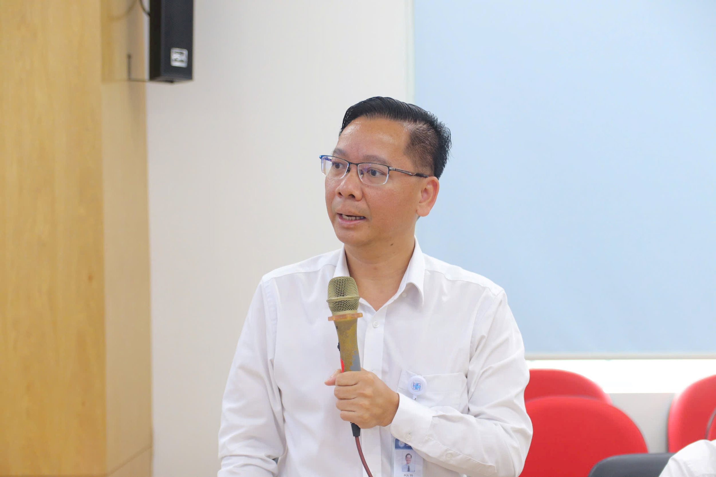 ong-nguyen-minh-anh.jpg