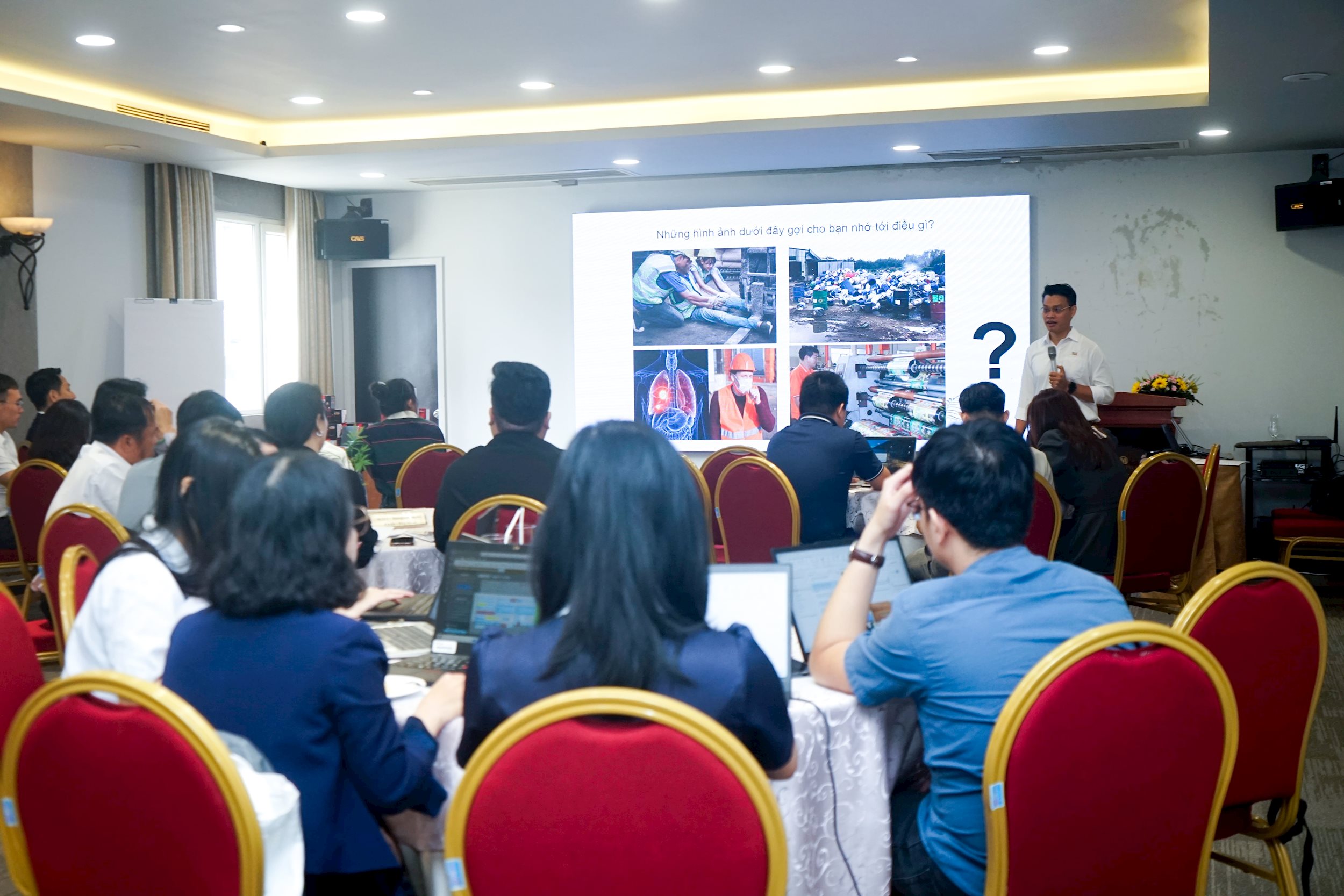 chuong-trinh-tap-huan-an-toan-ve-sinh-lao-dong-trong-quan-ly-rac-thai-la-mot-phan-trong-no-luc-xay-dung-chuoi-cung-ung-ben-vung-va-co-trach-nhiem-cua-nestle-viet-nam-min.jpg