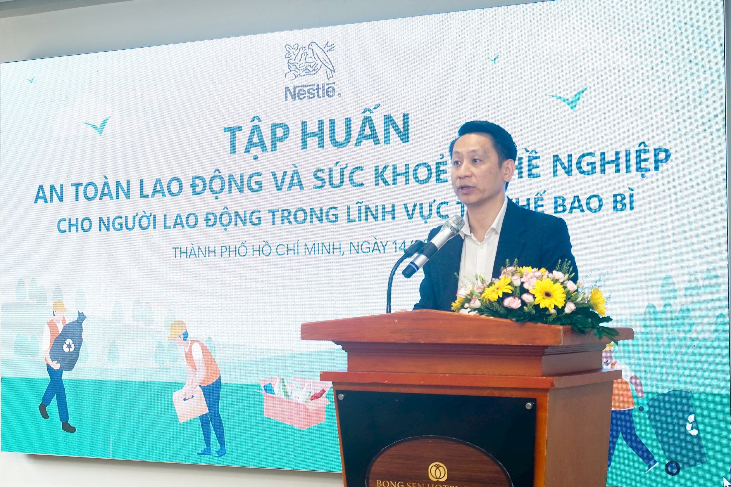 ong-khuat-quang-hung-pho-tong-giam-doc-phu-trach-doi-ngoai-va-truyen-thong-cong-ty-nestle-viet-nam-phat-bieu-khai-mac-chuong-trinh-min.jpg
