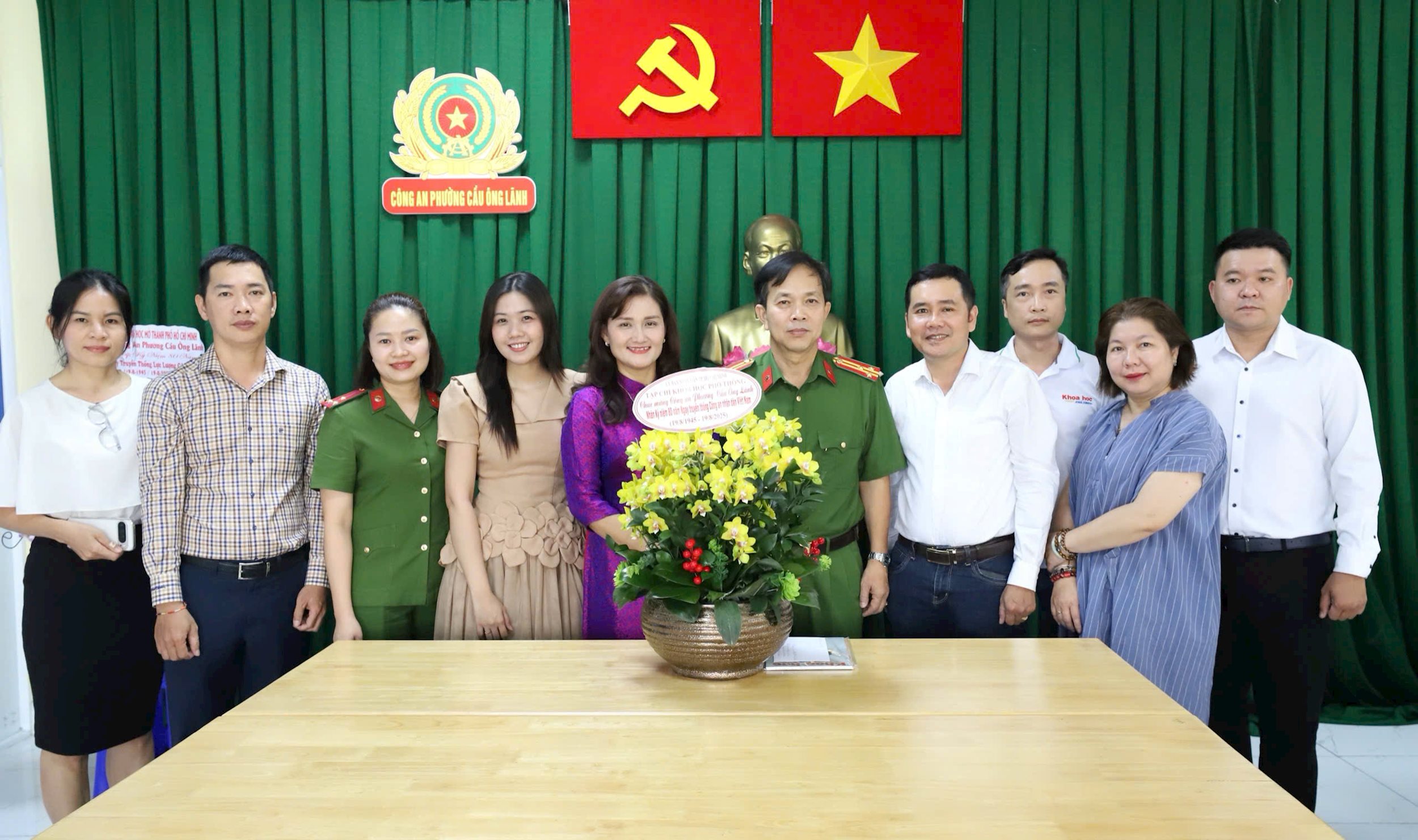 cong-an-phuong-cau-ong-lanh.jpg