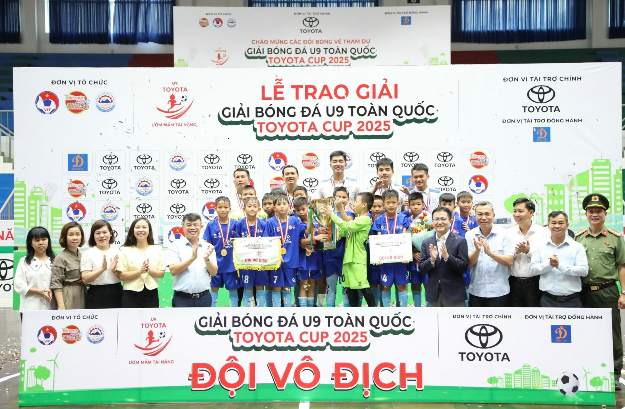 u9-viet-hung-thanh-hoa-vo-dich-toyota-cup-2025.jpg