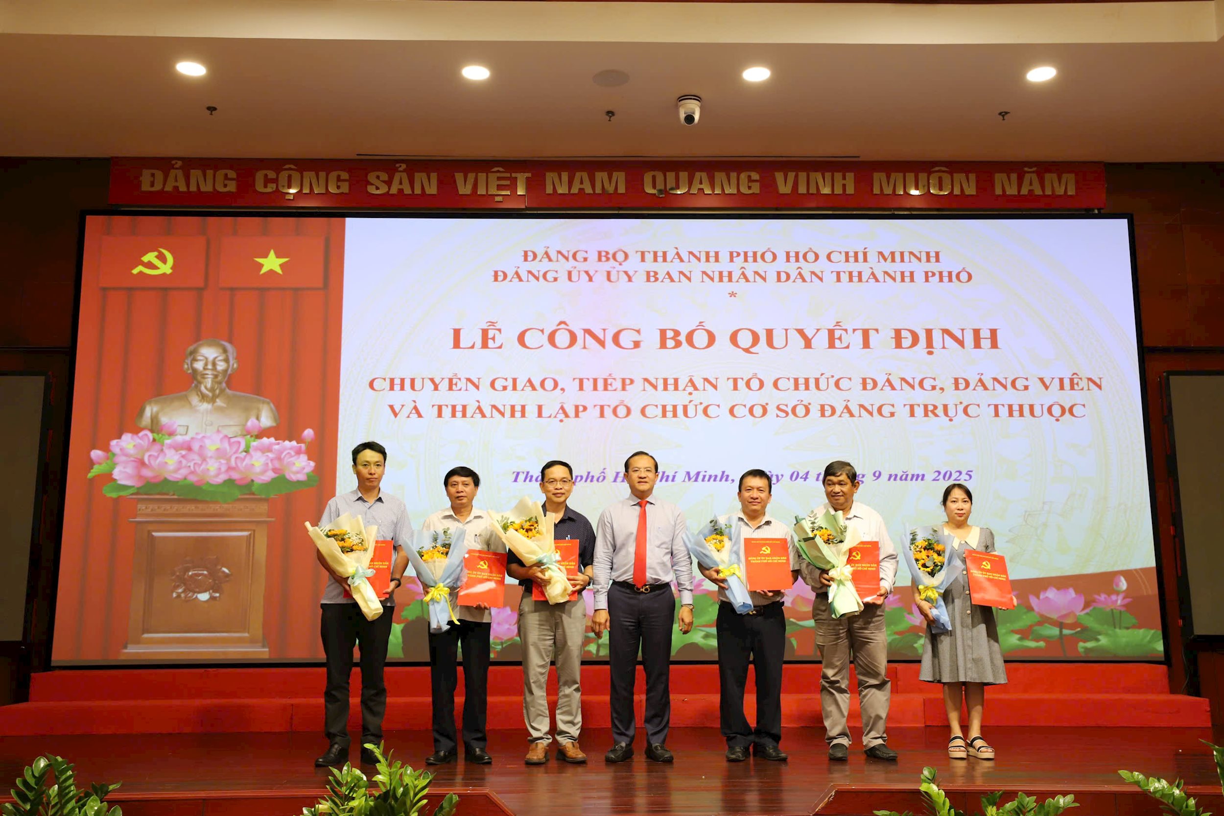 trao-quyet-dinh-5.jpg