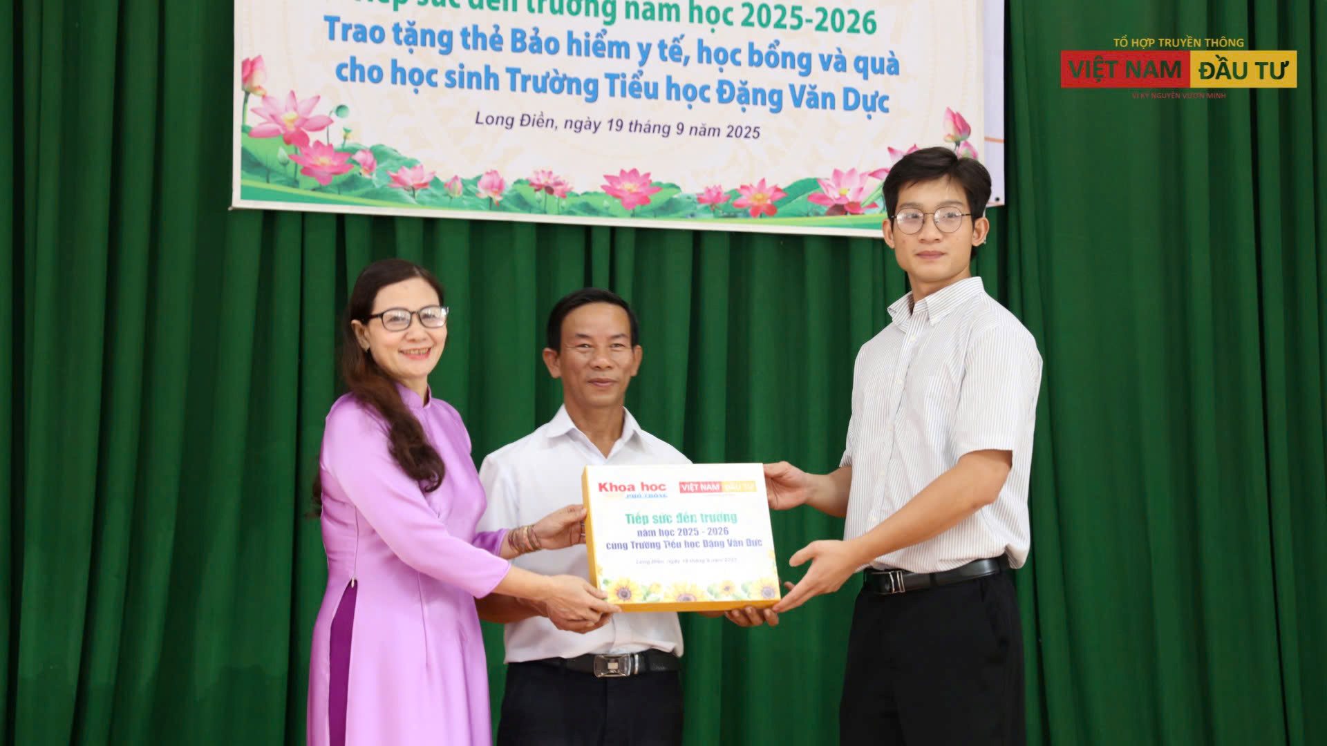 z7028775660052_fe22a0bbc4936aec5a6f1d58ad16a4c9.jpg