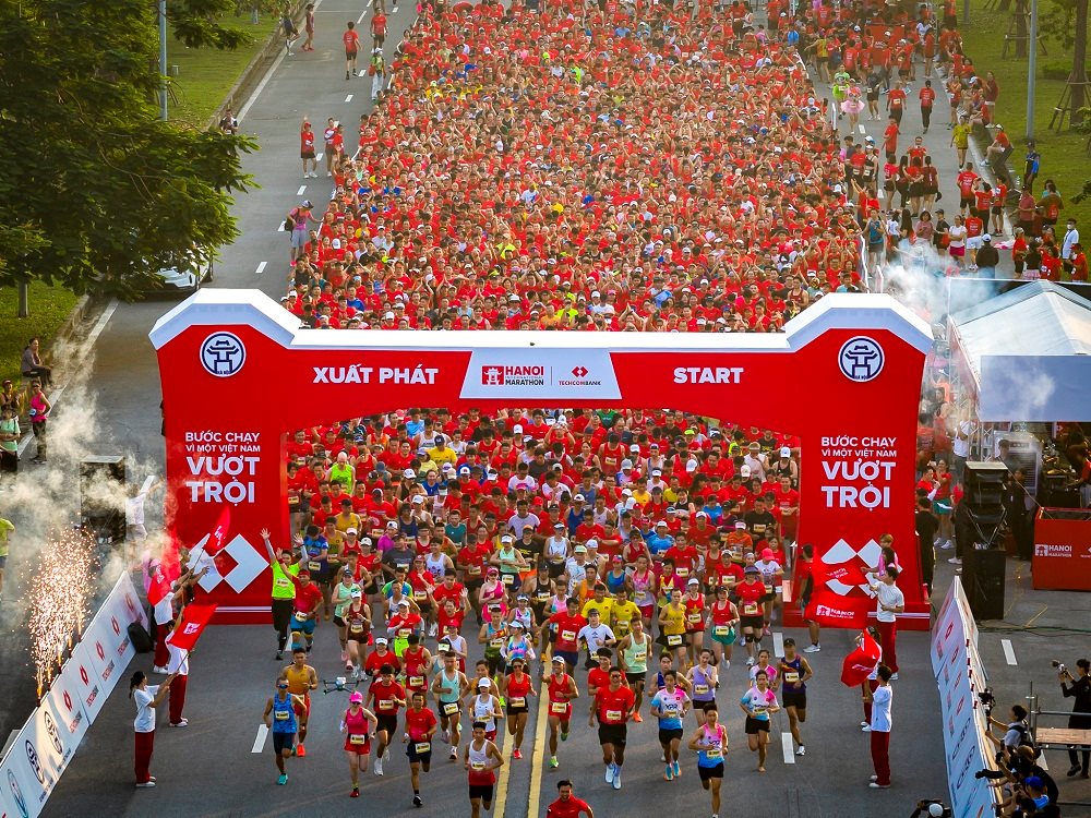 giai-marathon-quoc-te-ha-noi-techcombank-mua-thu-4-thu-hut-hon-13.000-vdv-gap-gan-1-5-lan-so-voi-mua-giai-truoc.jpg