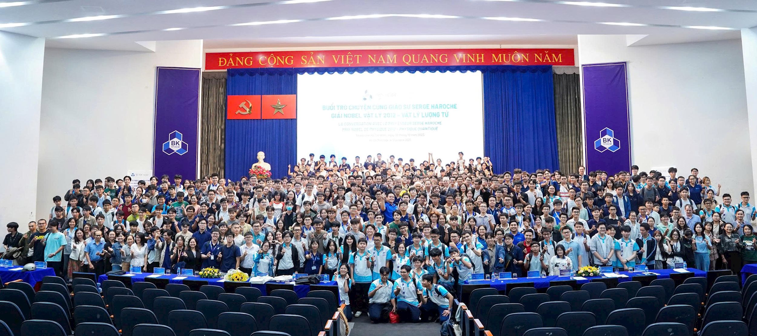 sinh-vien-dhbk.jpg