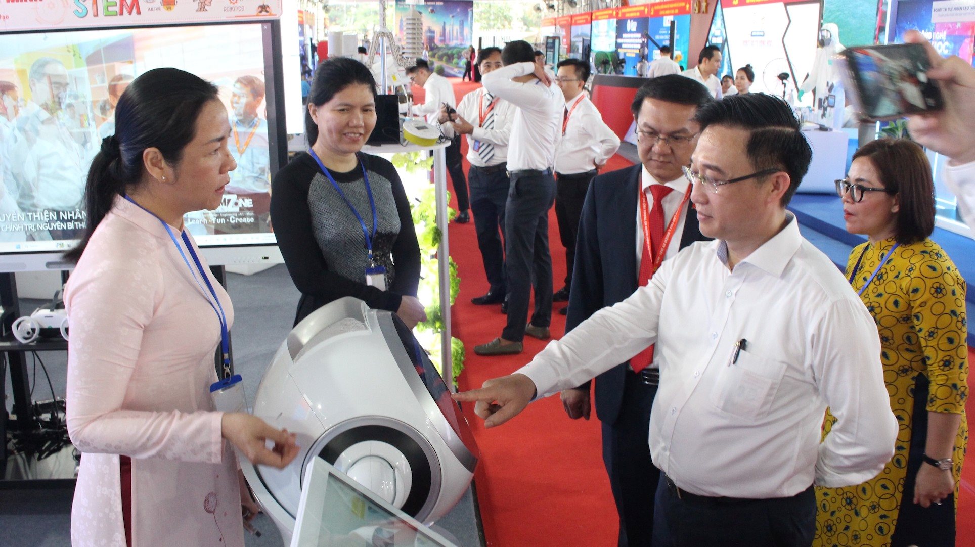 tuong-tac-robot.jpg