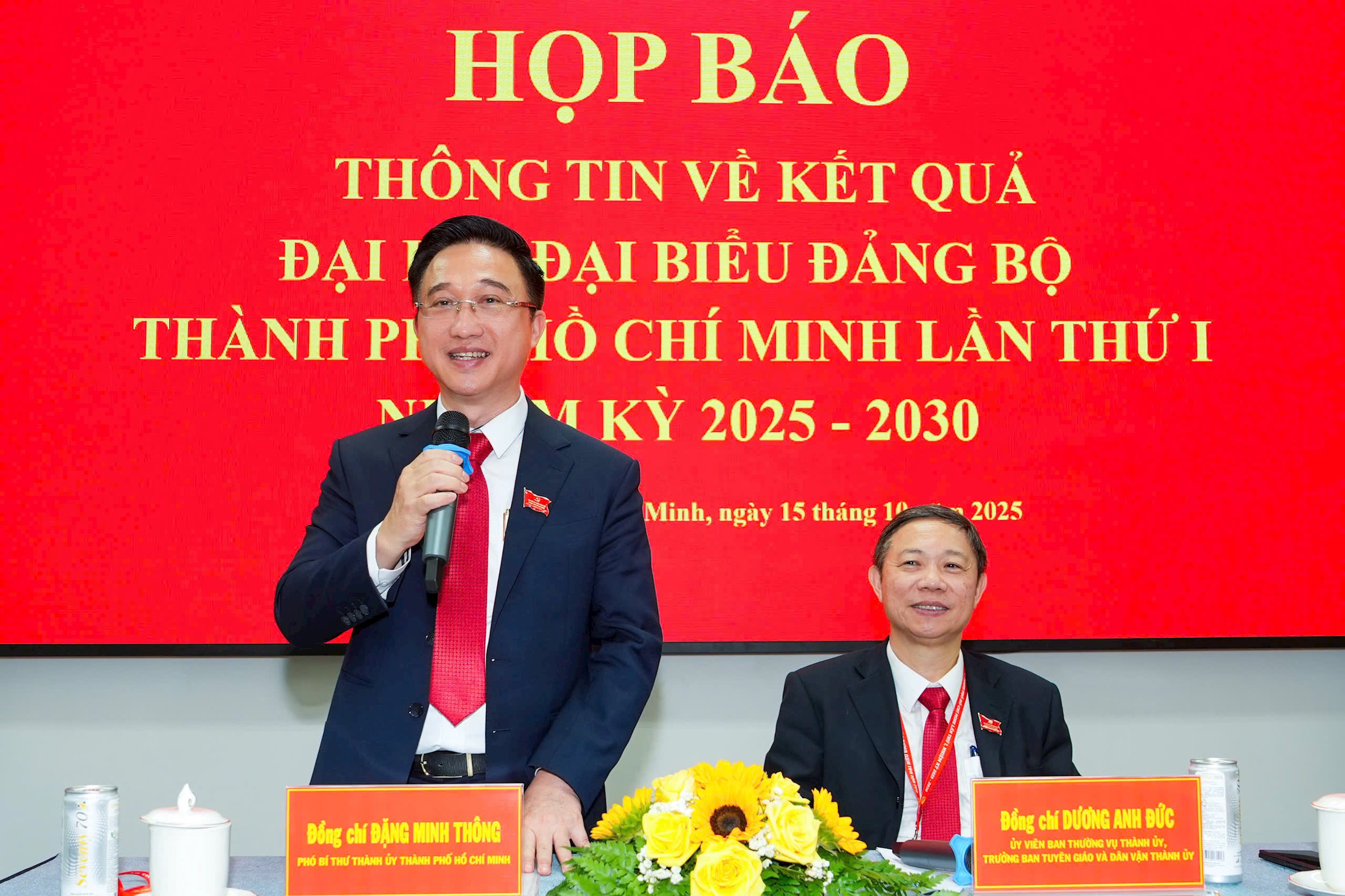 chu-tri-buoi-hop-bao.jpg