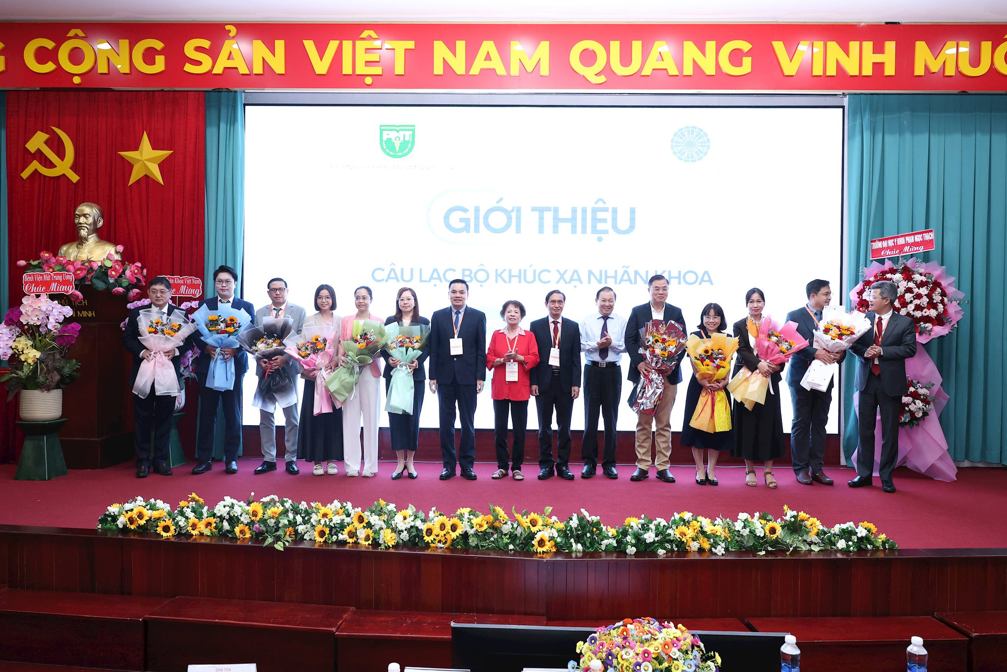 3.-hoi-nghi-cung-la-cot-moc-danh-gia-su-ra-doi-cua-cau-lac-bo-khuc-xa-nhan-khoa.jpg