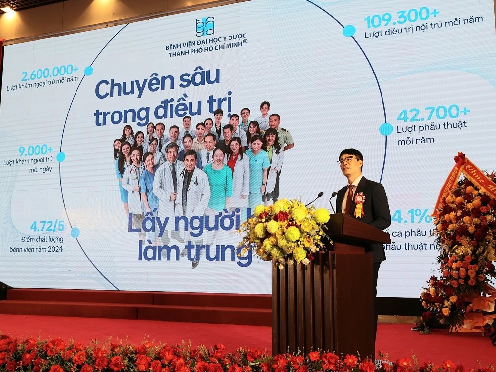 pgs-ts-bs.-le-khac-bao-pho-giam-doc-benh-vien-dai-hoc-y-duoc-tp.-ho-chi-minh-dai-dien-mot-trong-nhung-tap-the-dien-hinh-tien-tien-da-trinh-bay-tham-luan.jpg