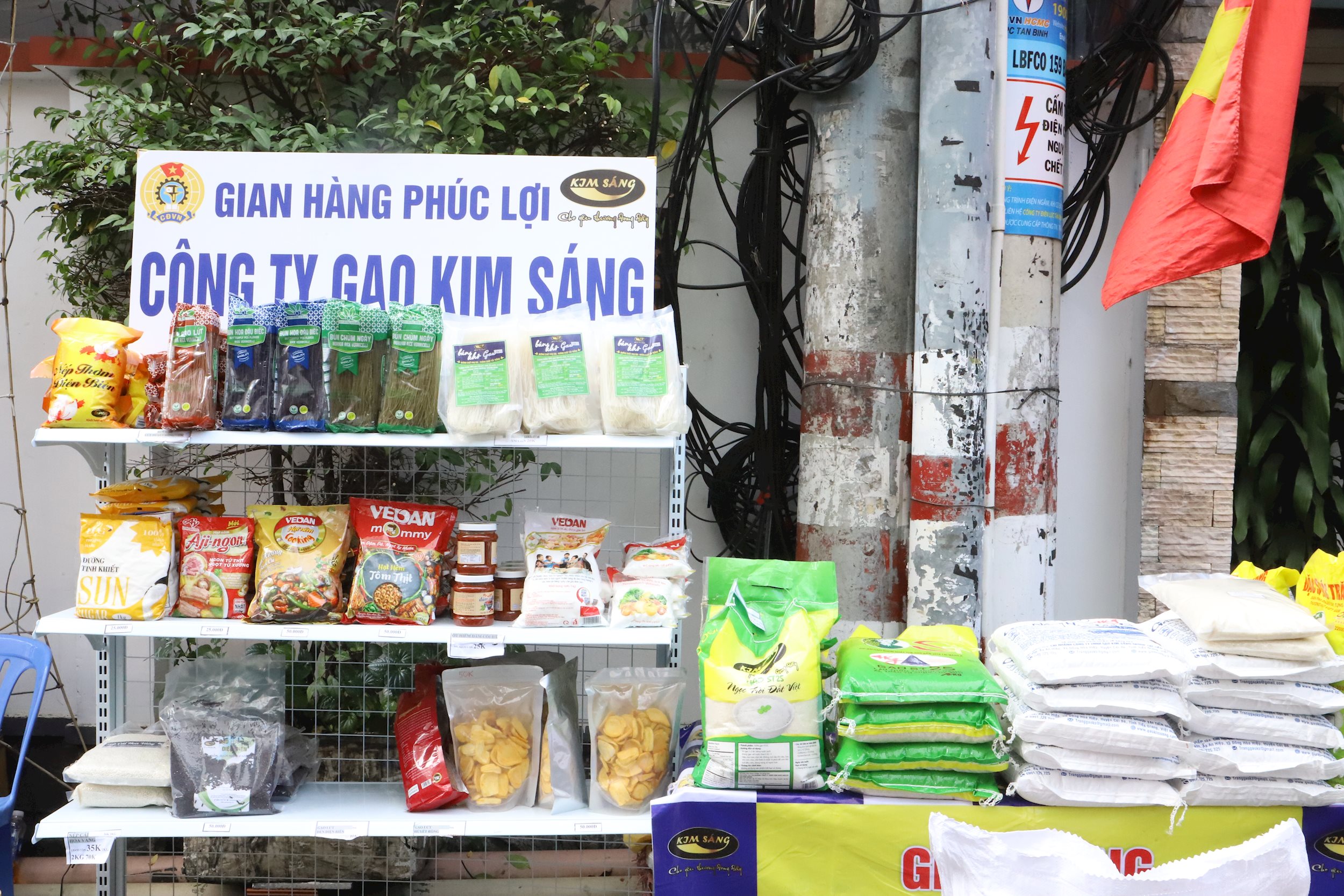 gian-hang-ngay-hoi.jpg