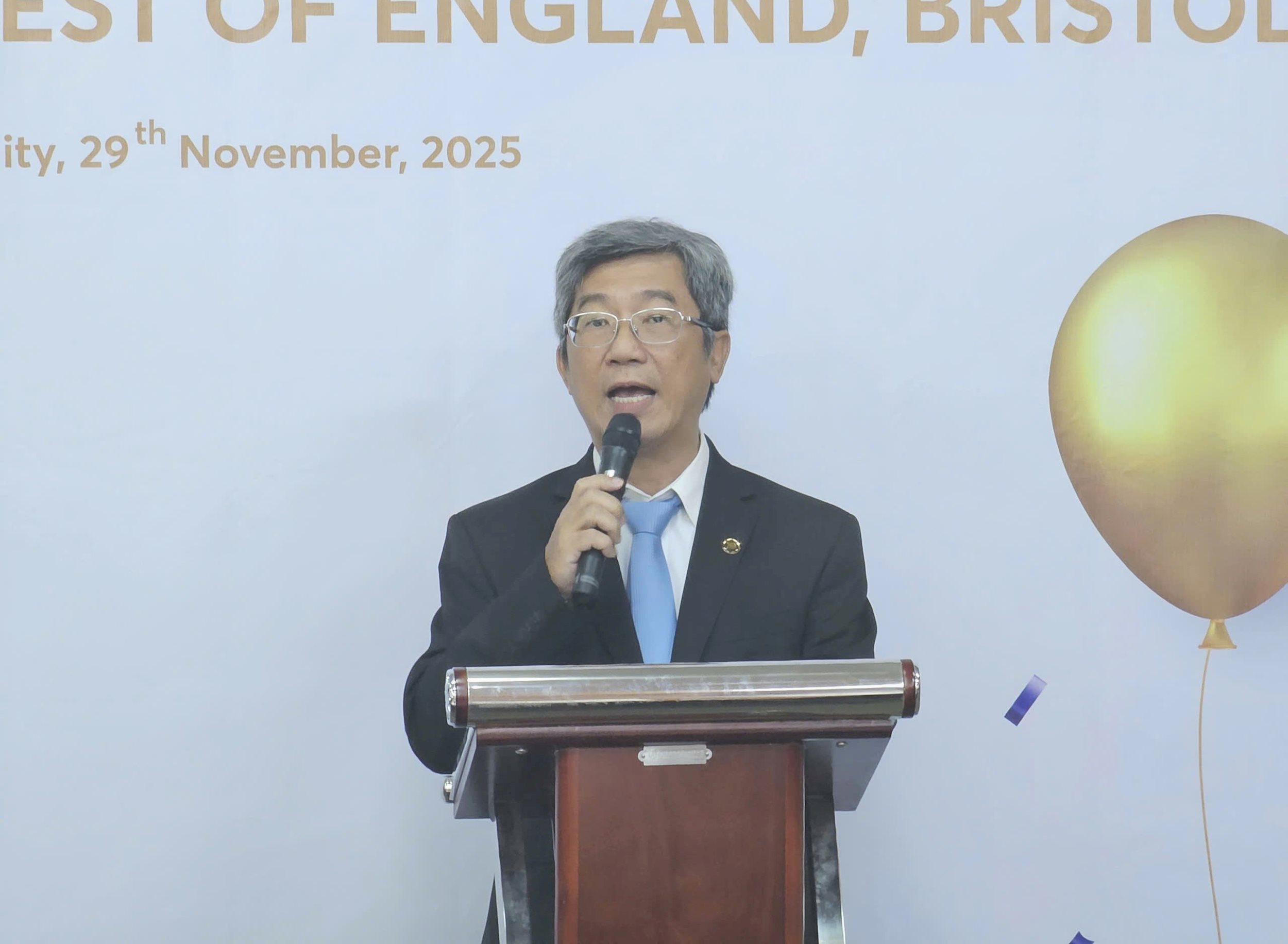 hai-truong-dai-hoc-vn-anh-quoc-ky-niem-20-nam-hop-tac-3.jpg
