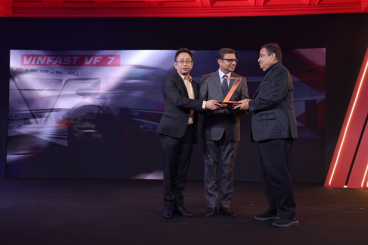 vinfast-vf7-nhan-giai-thiet-ke-cua-nam-tai-zee-media-auto-summit-2025-2.jpg