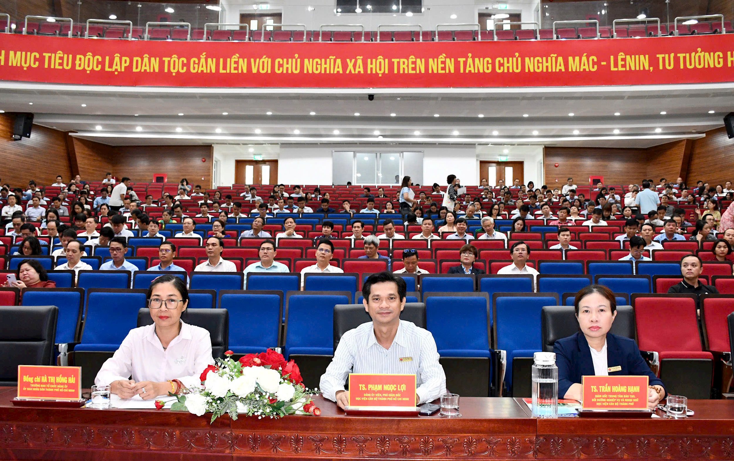khai-giang-lop-hoc.jpg