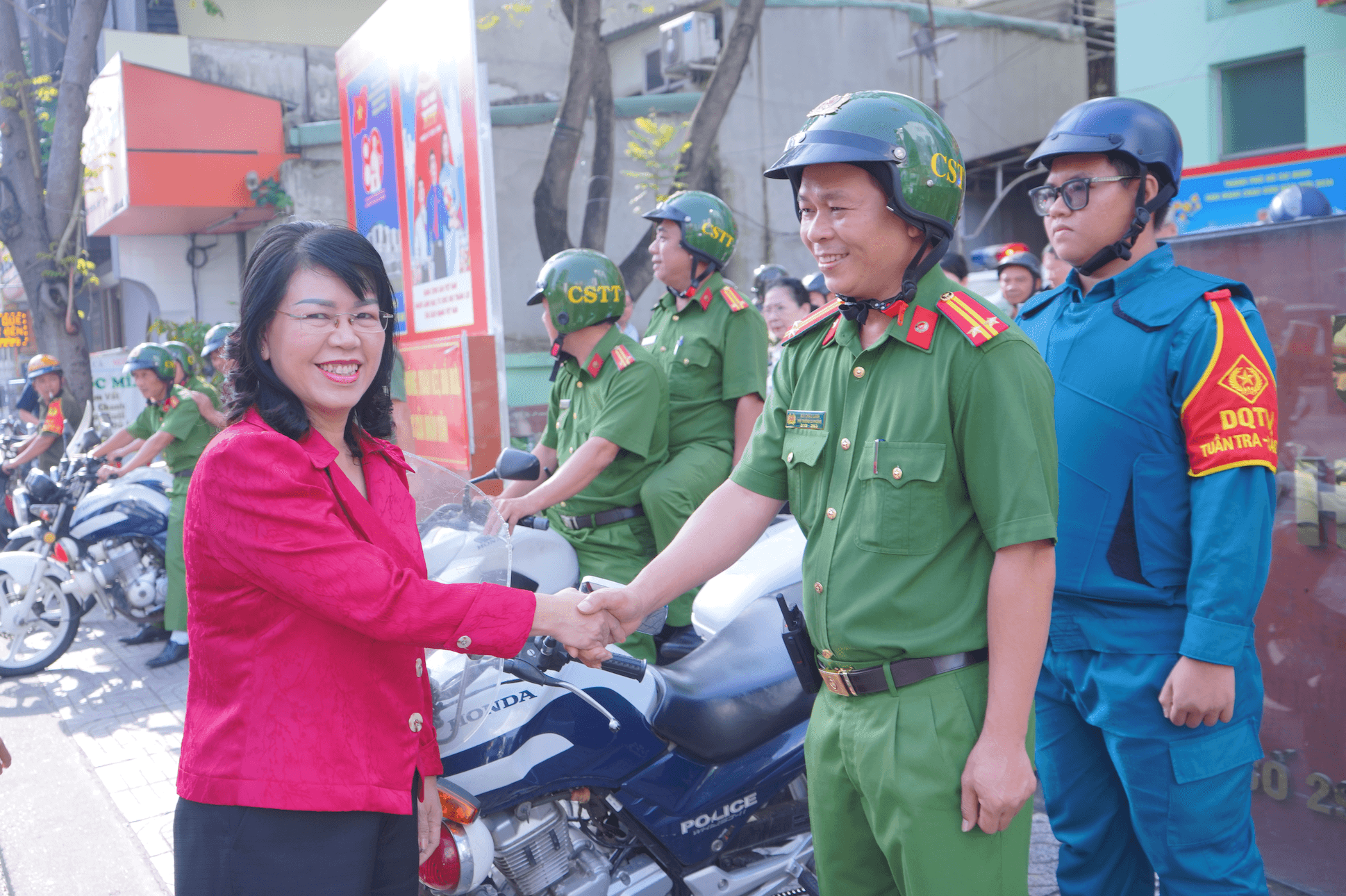 ba-truong-le-my-ngoc-tai-buoi-le-xuat-quan.png