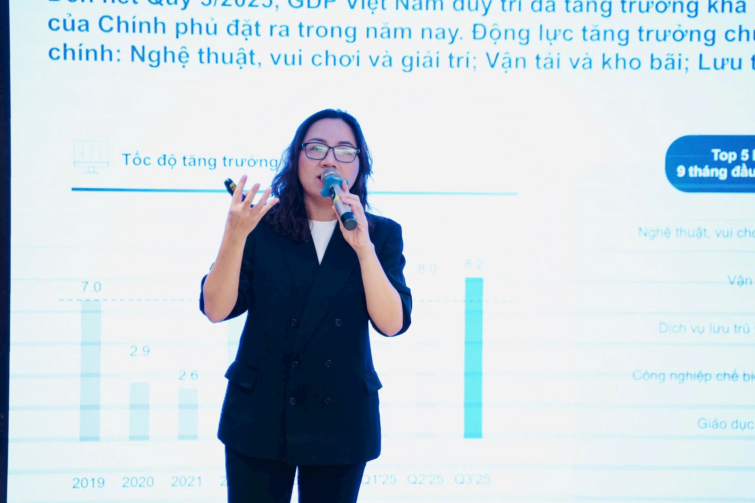 nguyen-phuong-nga-giam-doc-khoi-kinh-doanh-numerator.jpg