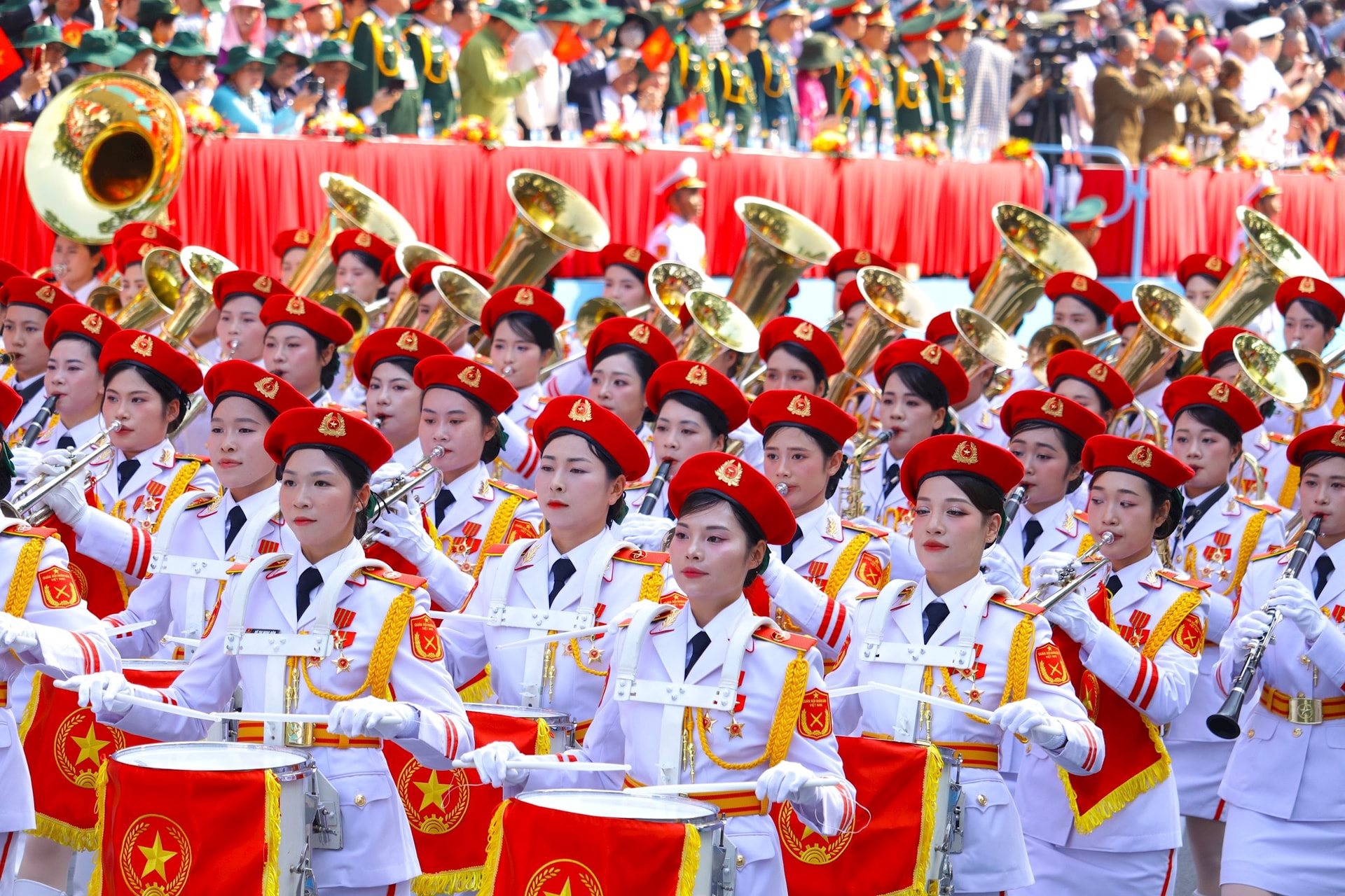 hinh-3-phong-vien-tap-chi-khoa-hoc-pho-thong-ghi-lai-khoanh-khac-khoi-nu-quan-nhac.jpg