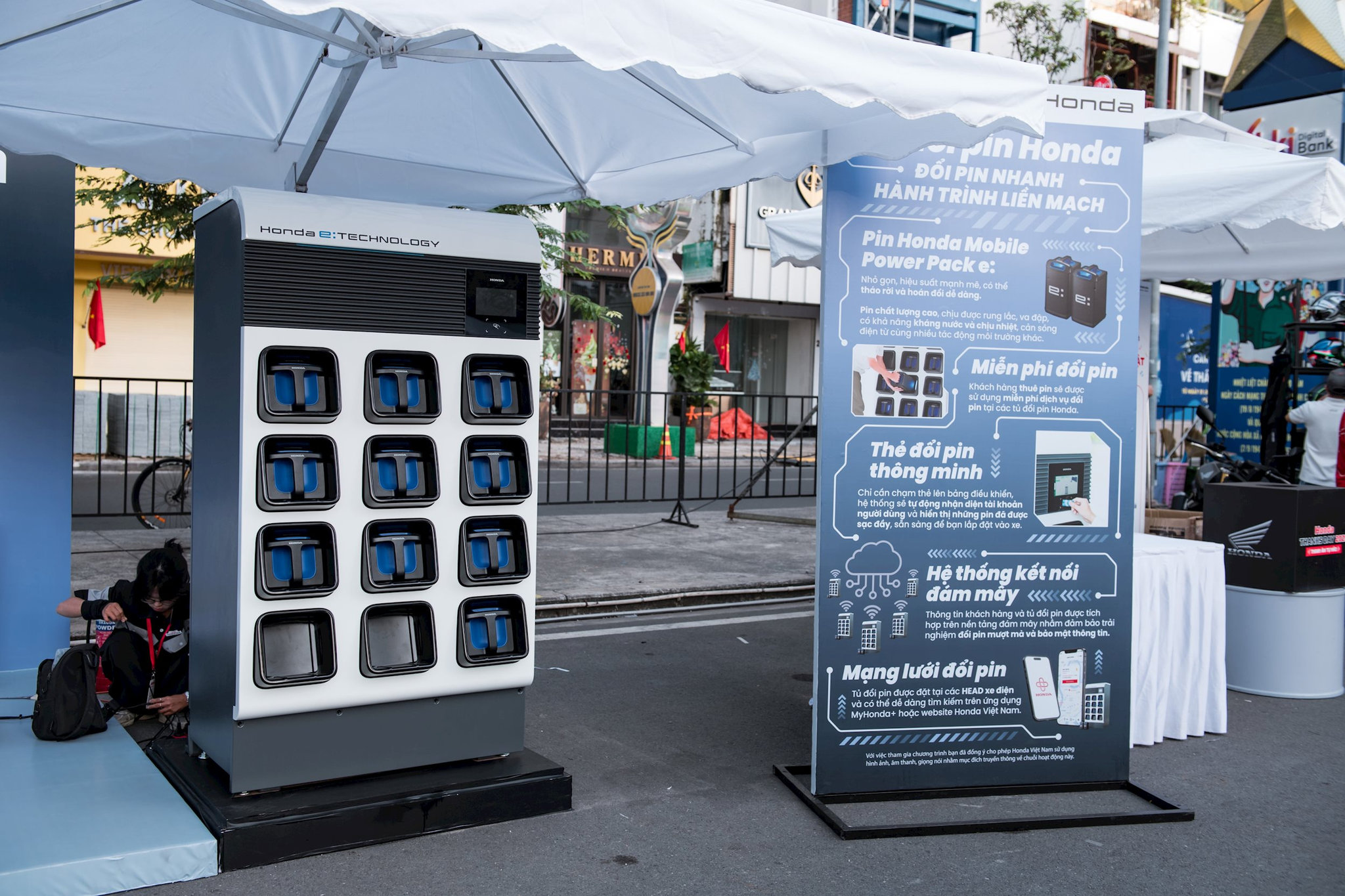 honda-e_-swap-battery-station-3.jpg