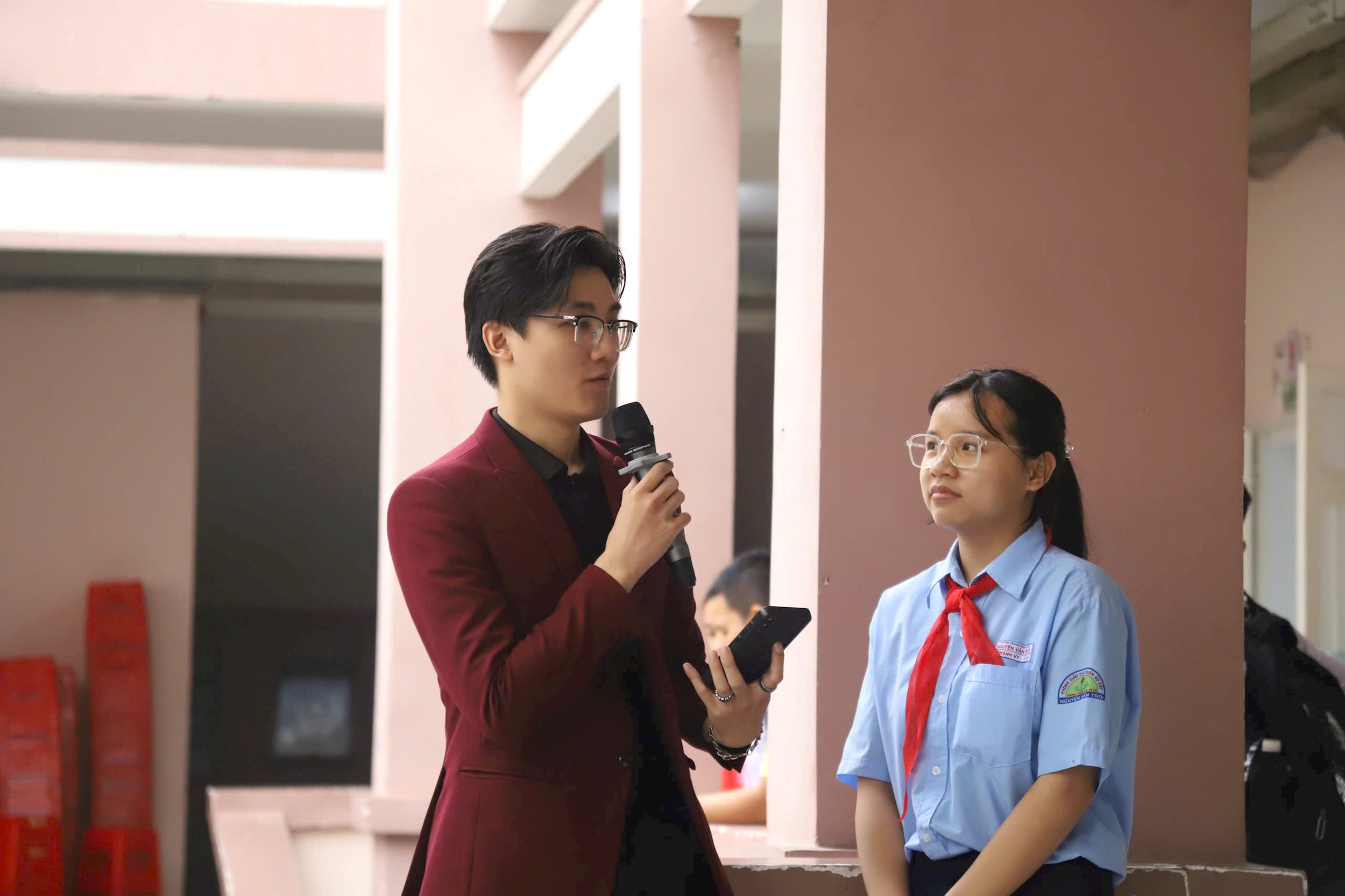 hoc-sinh-dat-cau-hoi.jpg
