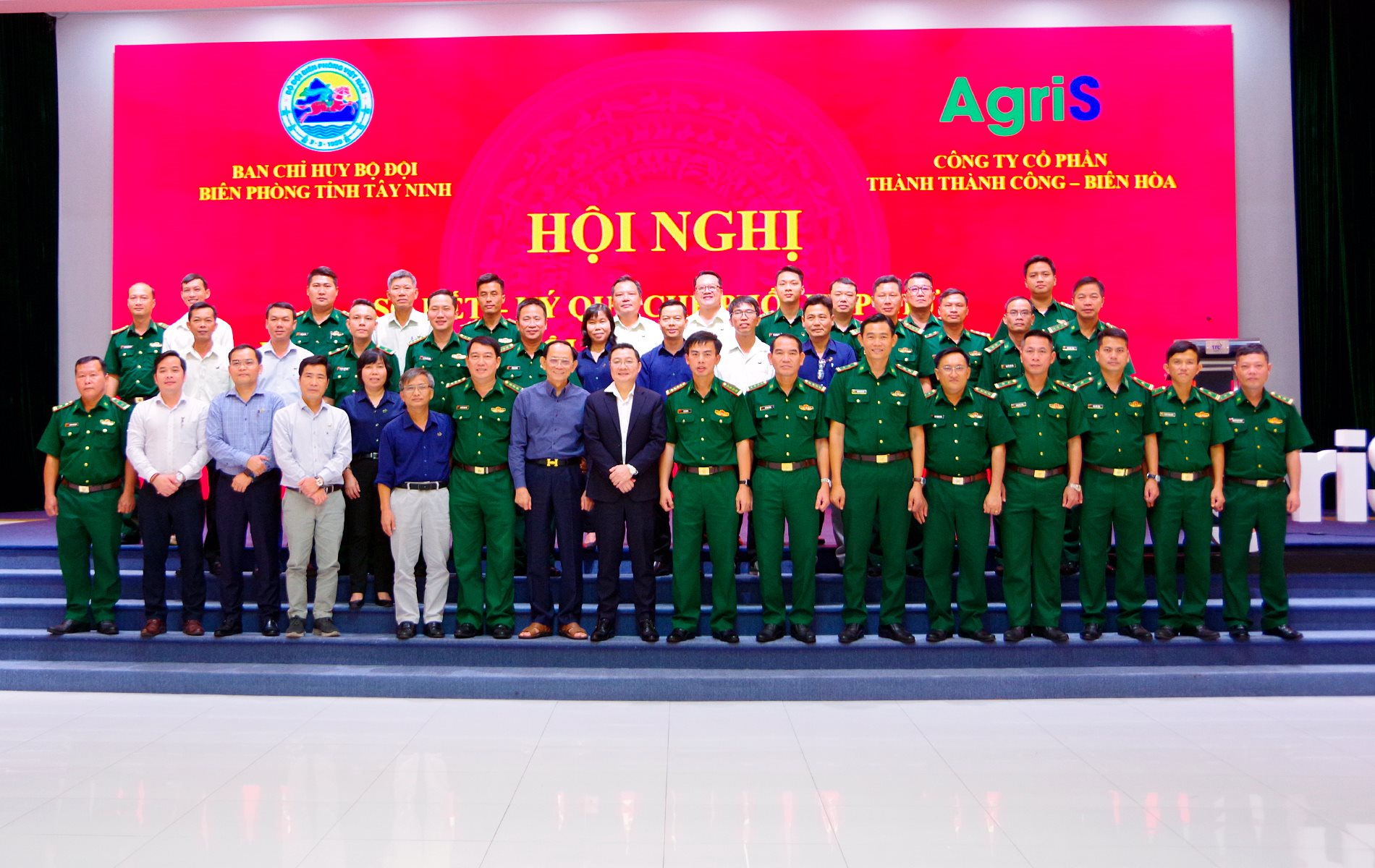 a5_hai-don-vi-chup-anh-luu-niem.jpg