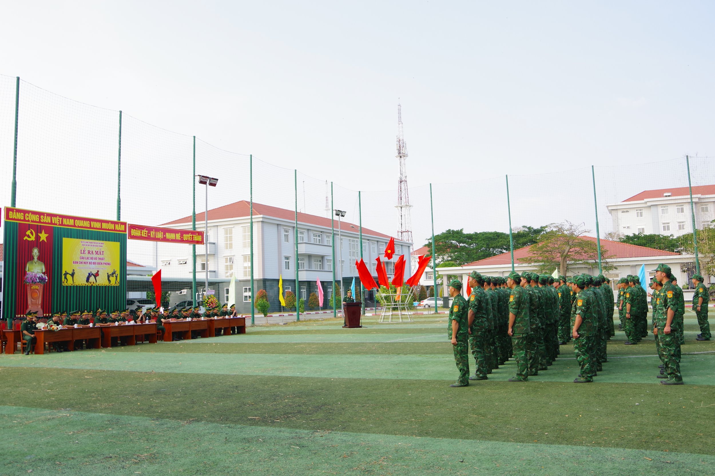 1.-toan-canh-le-ra-mat-cau-lac-bo.jpg