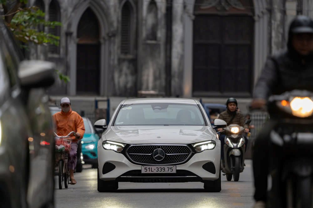 3.-e-class-1-.jpg