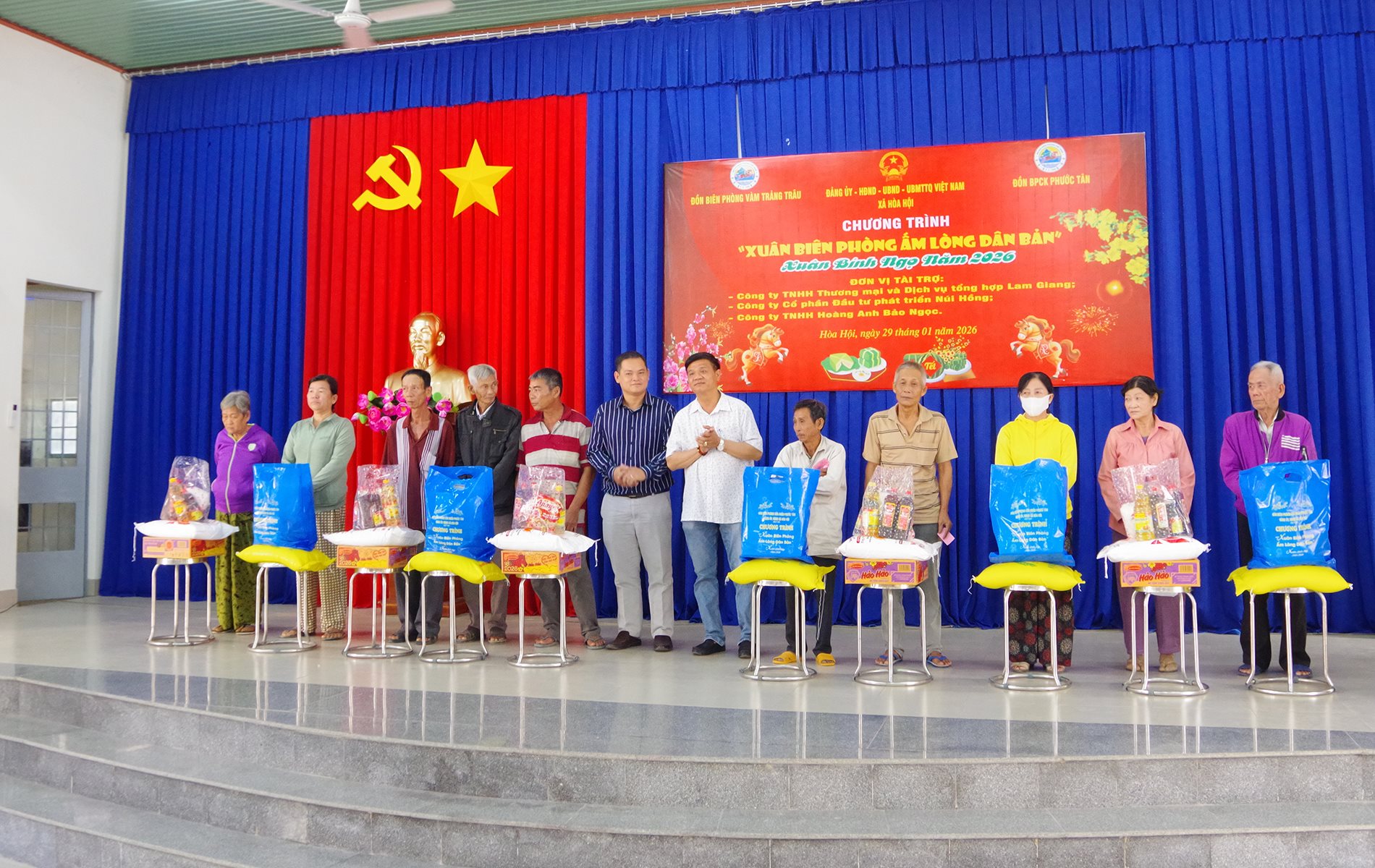 a6_cac-nha-hao-tam-don-vi-tai-tro-trao-qua-tet-cho-nguoi-dan.jpg