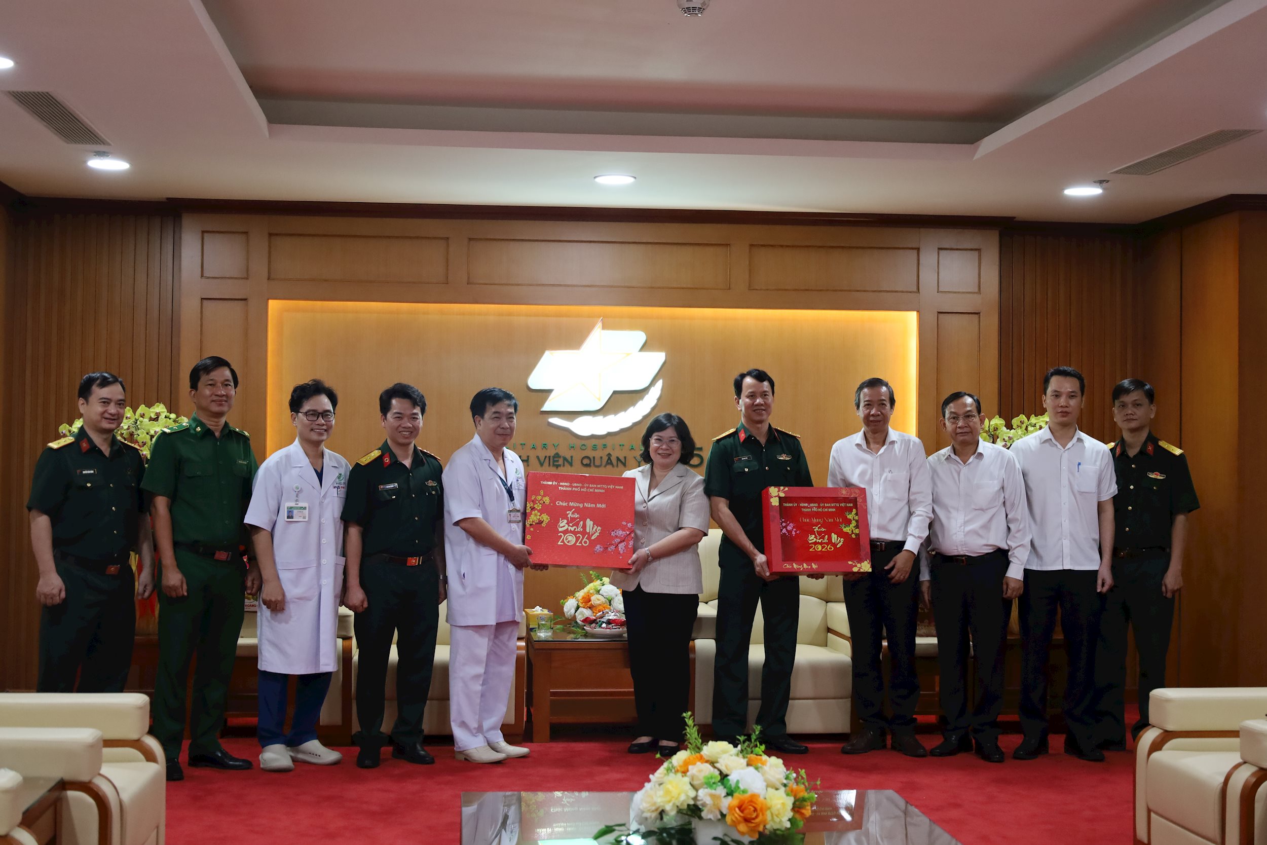tham-chuc-tet-benh-vien-quan-y-175-phuong-hanh-thong.jpg