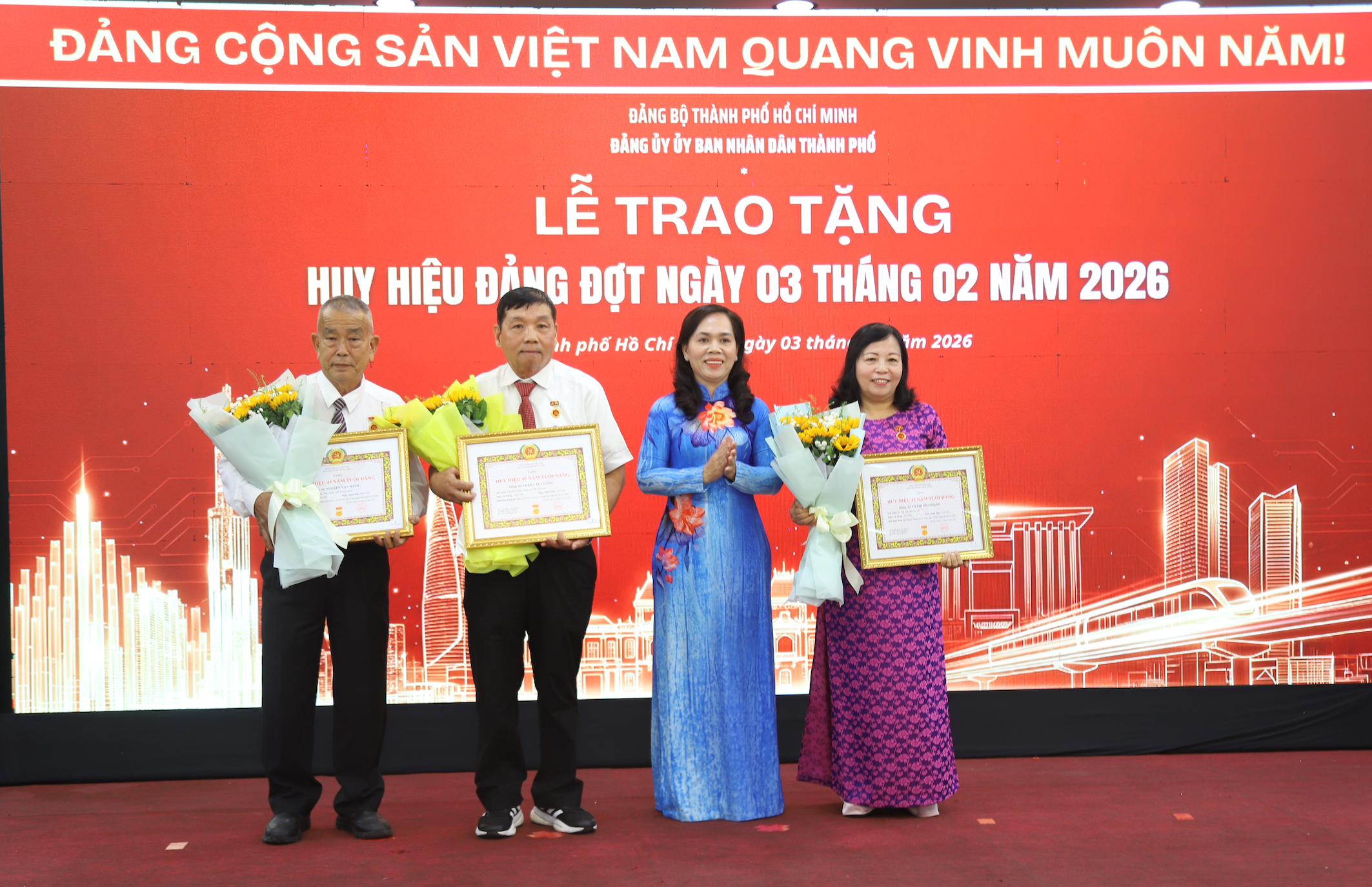 trao-huy-hieu-dang.png