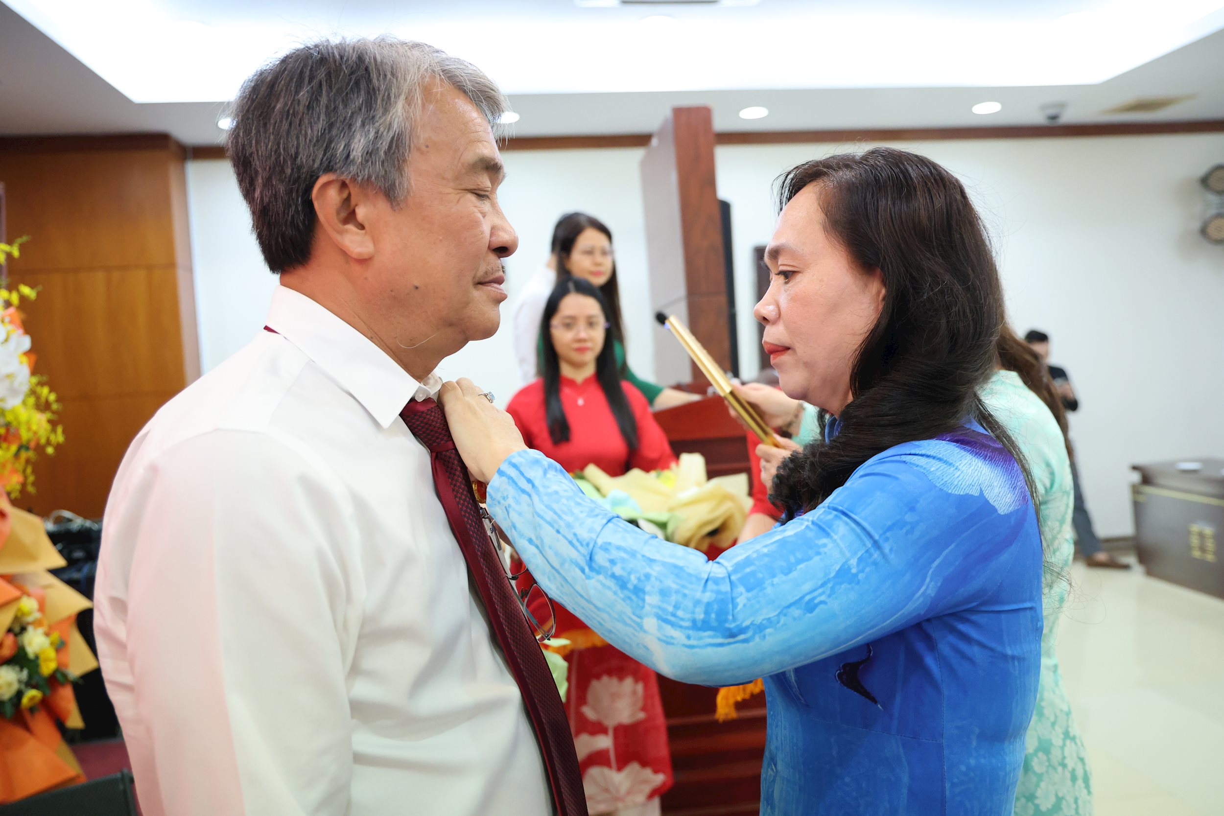 trao-huy-hieu.jpg