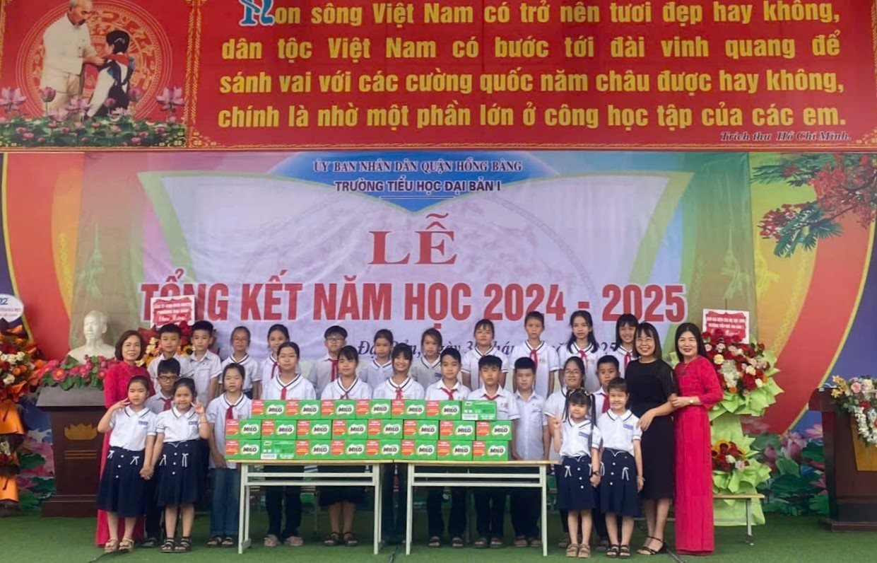 nhan-thang-cong-nhan-nestle-viet-nam-dong-hanh-cung-quy-tam-long-vang-trao-tang-cac-phan-qua-cho-gia-dinh-cong-nhan-lao-dong-co-hoan-canh-kho-khan-2-.jpg