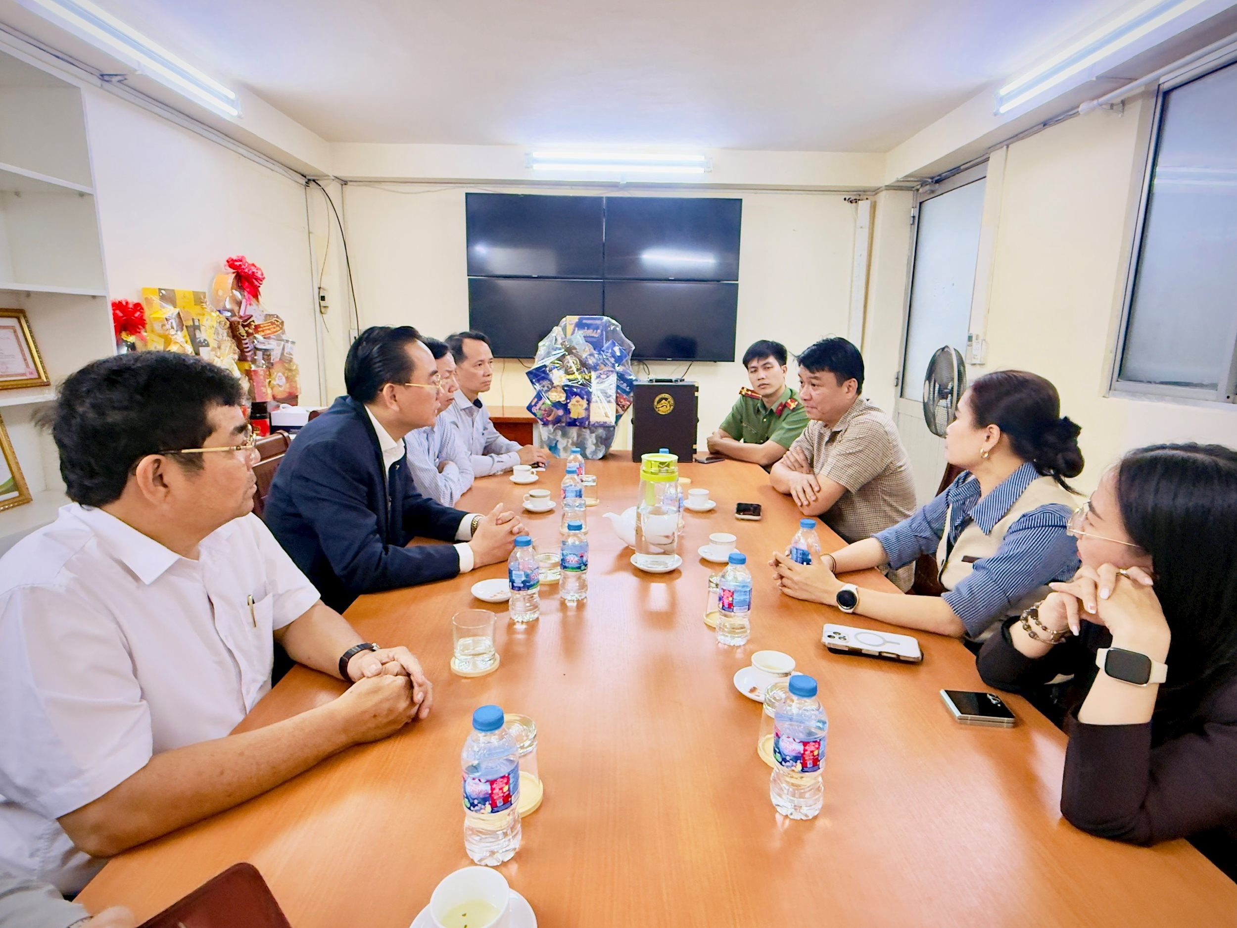 tham-cong-an-phuong-cau-ong-lanh-2.jpg