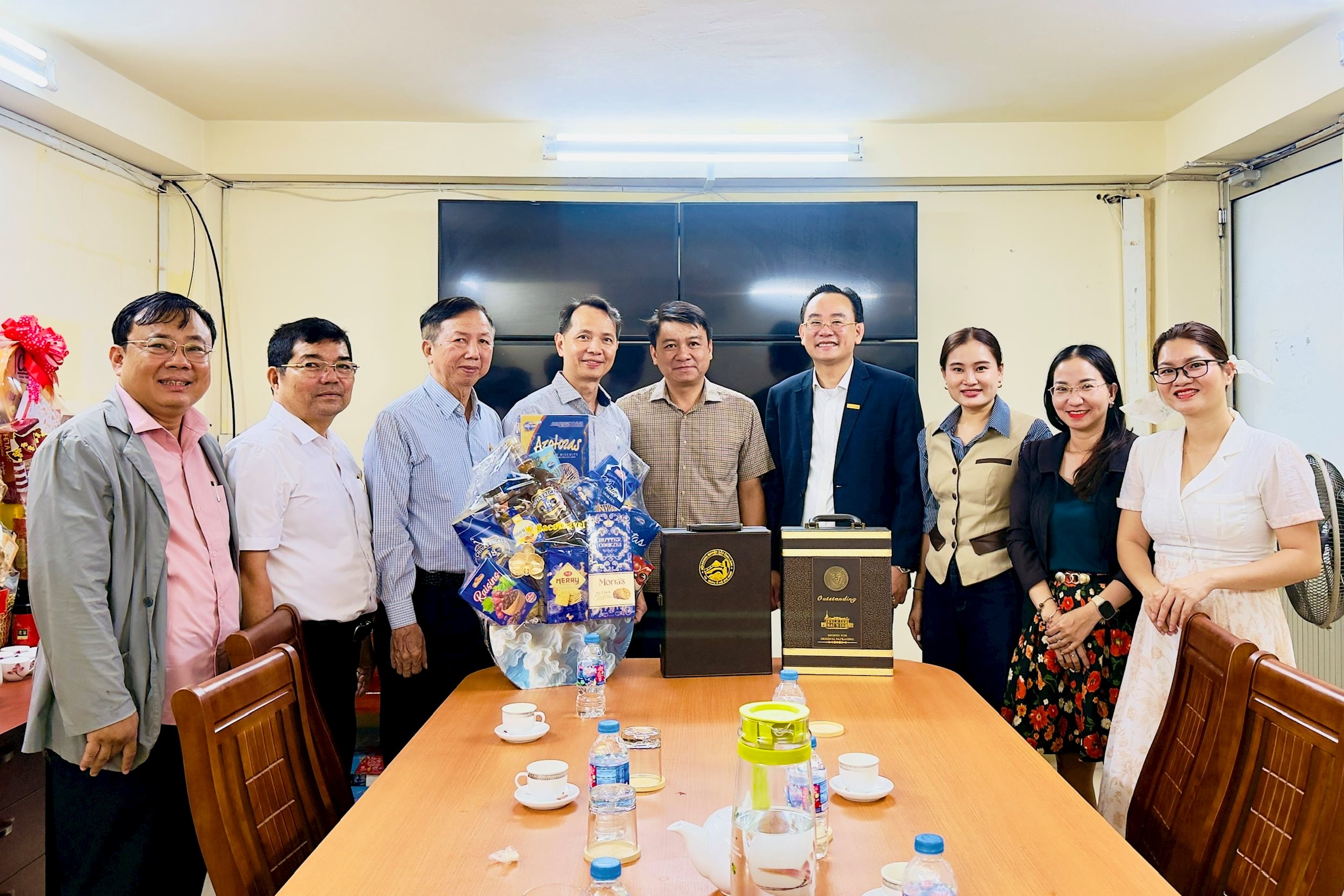 tham-cong-an-phuong-cau-ong-lanh.jpg