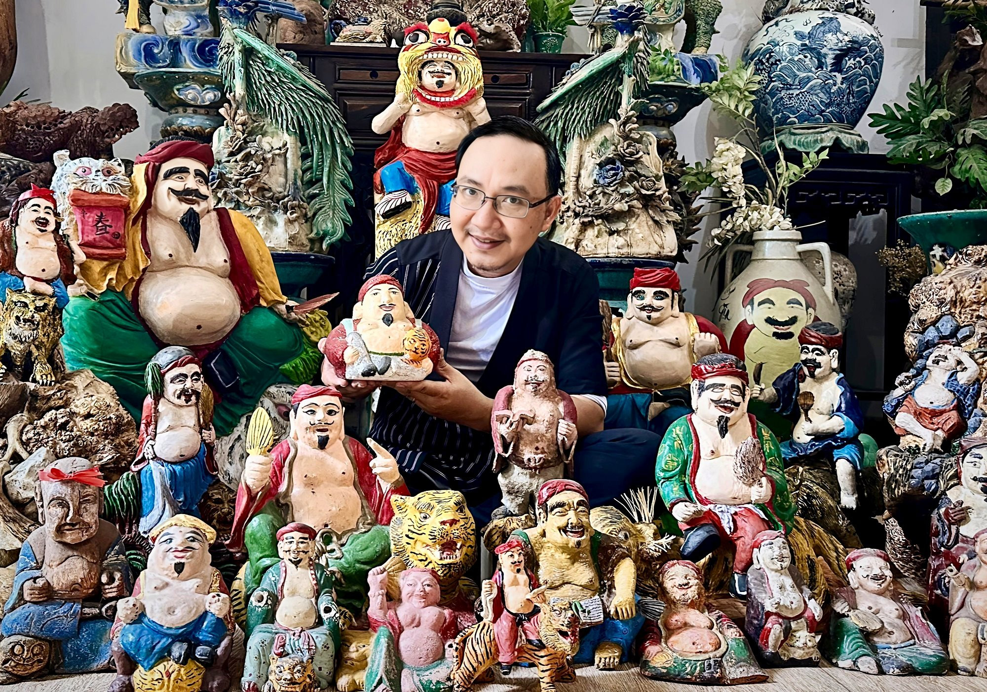 nguyen-hieu-tin-va-bo-suu-tap-ong-dia-cua-minh.jpg