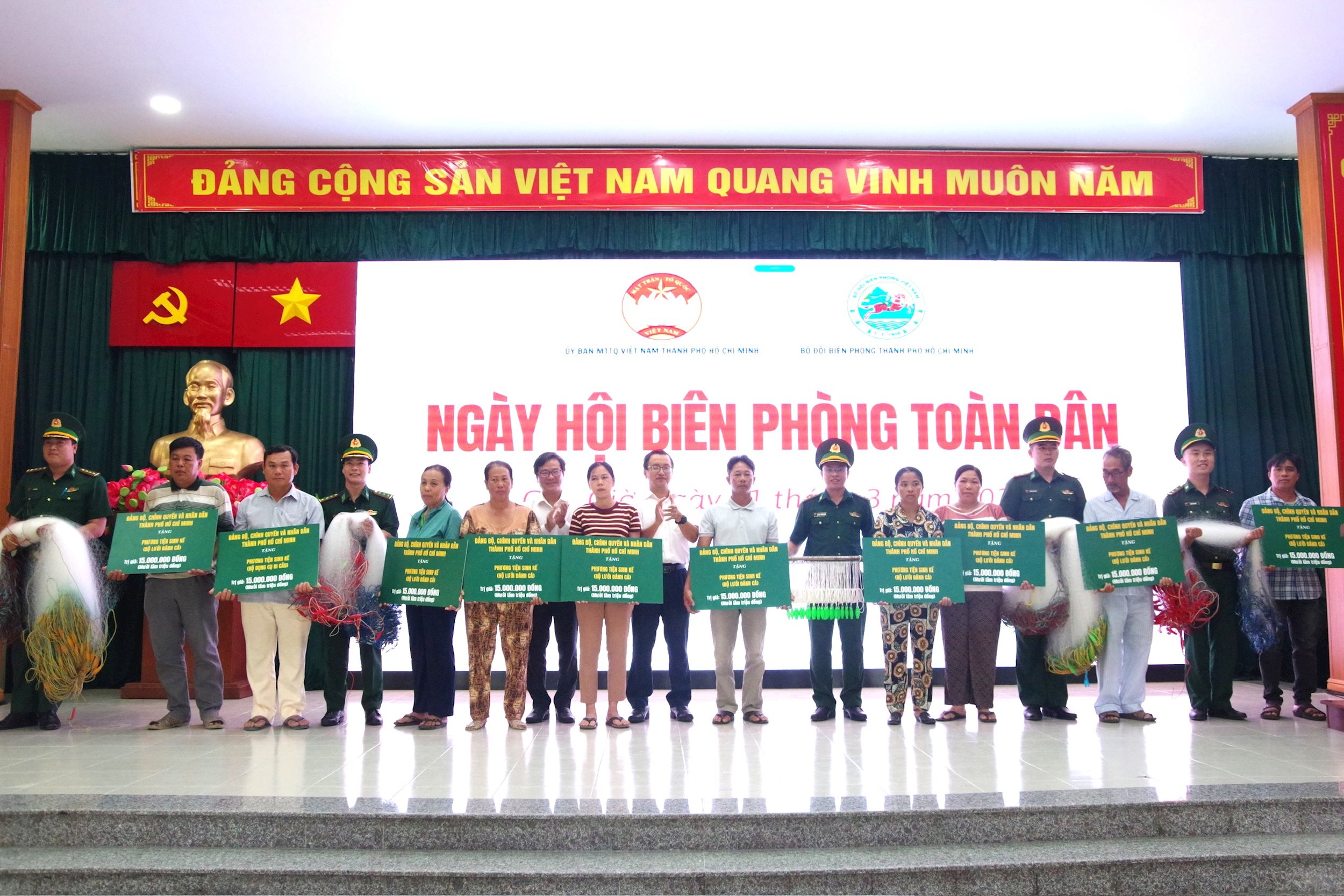 5.-trao-tang-phuong-tien-sinh-ke(2).jpg