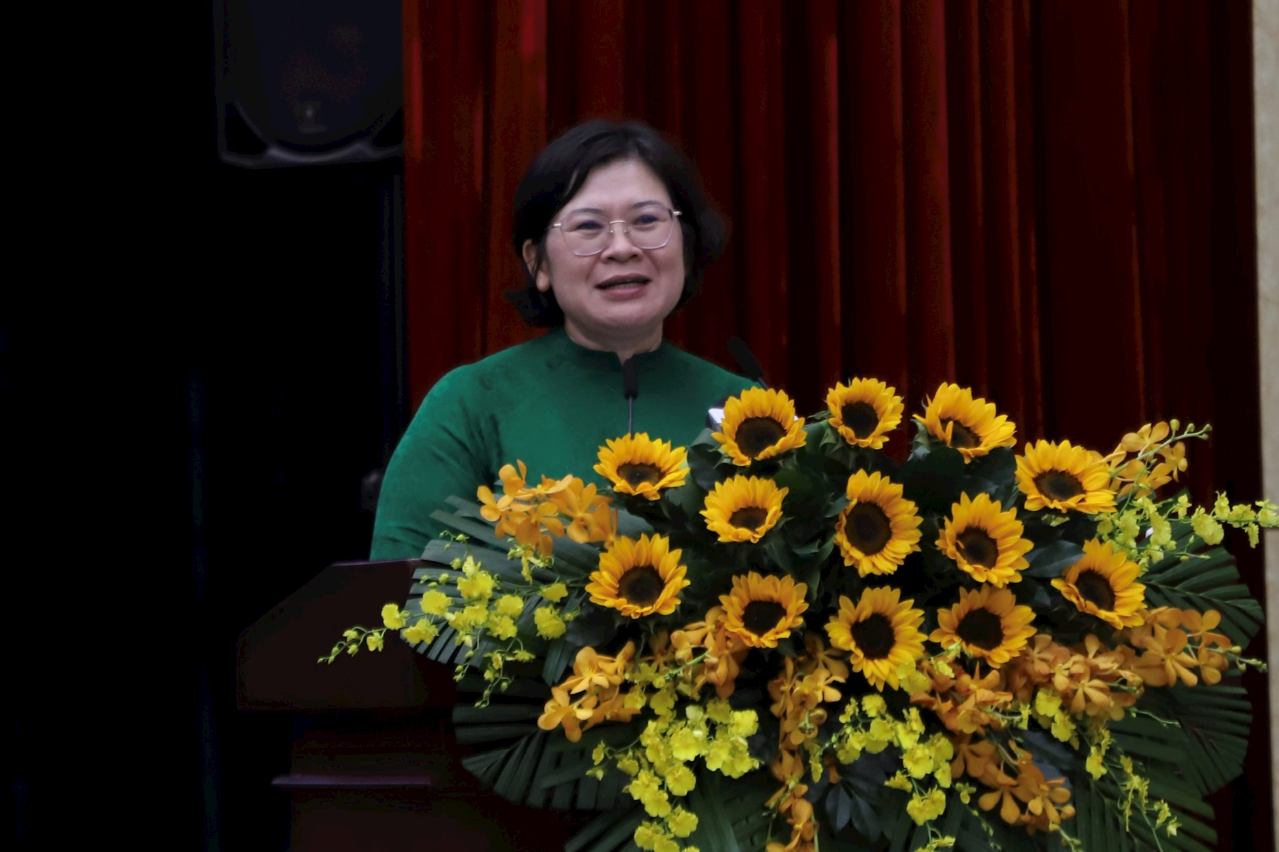 ba-van-thi-bach-tuyet.jpg