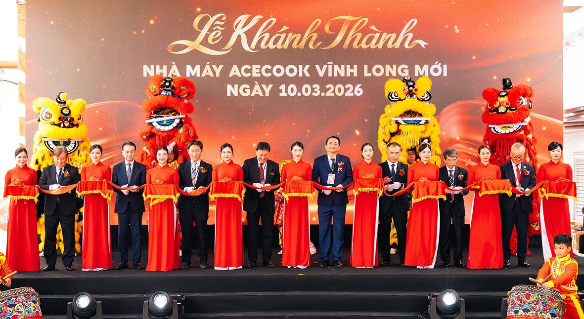 cac-dai-bieu-va-ban-lanh-dao-cong-ty-tham-gia-nghi-thuc-cat-bang-khanh-thanh-nha-may-acecook-vinh-long-moi_2.jpg