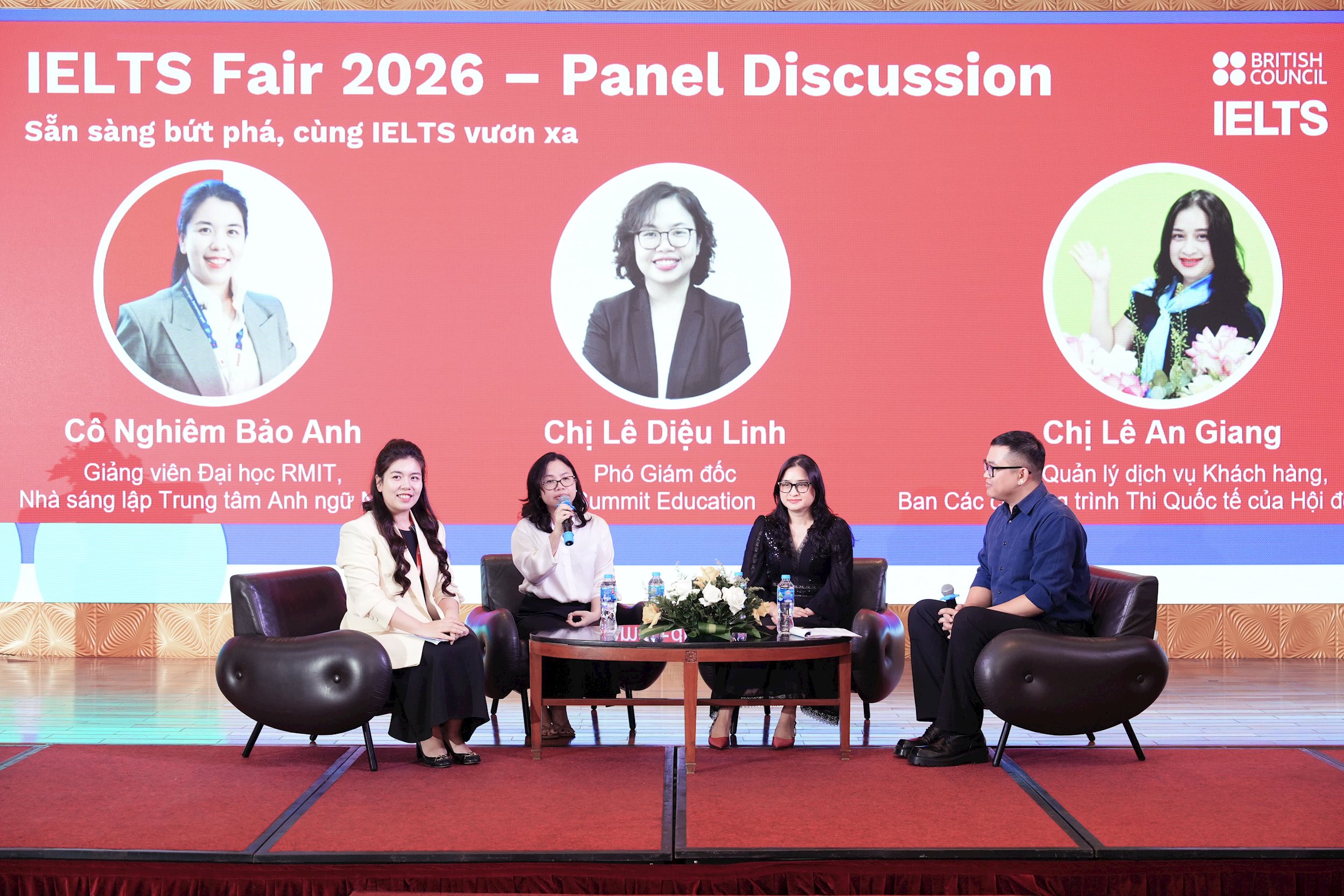 cac-dien-gia-trong-toa-dam-_san-sang-but-pha-cung-ielts-vuon-xa_-tai-hn.jpg